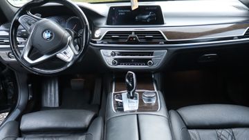 BMW 750 - 11