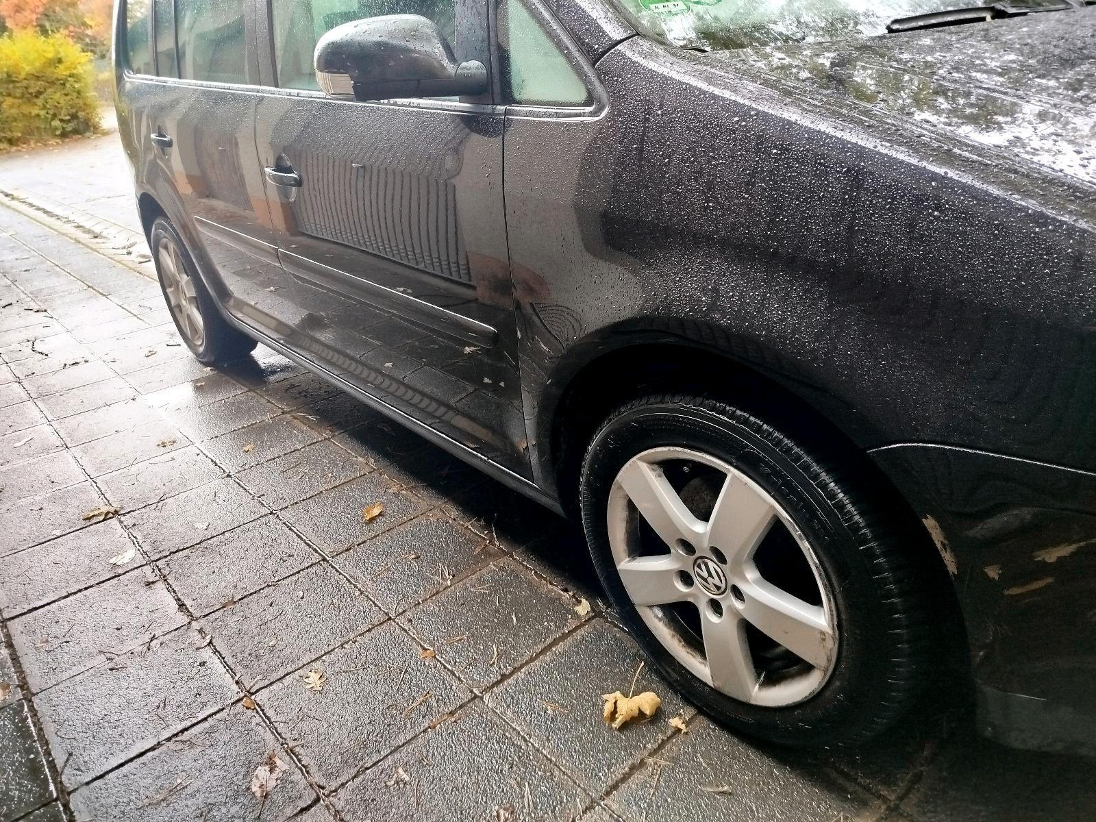 Volkswagen  2005 — rear view