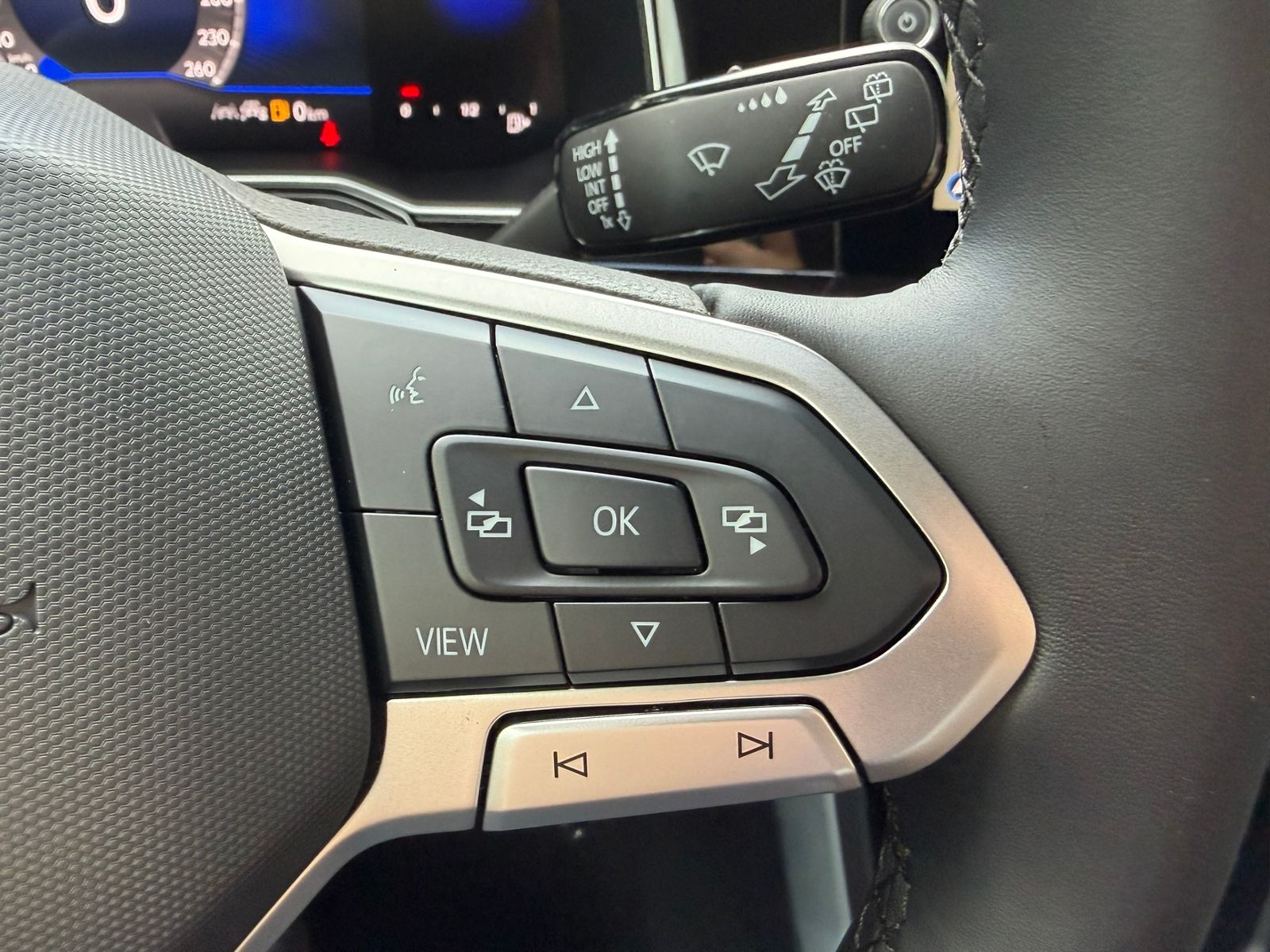 Fahrzeugabbildung Volkswagen Polo ENERGY 1.0 TSI *Navi, Ganzjahresreifen, Rüc