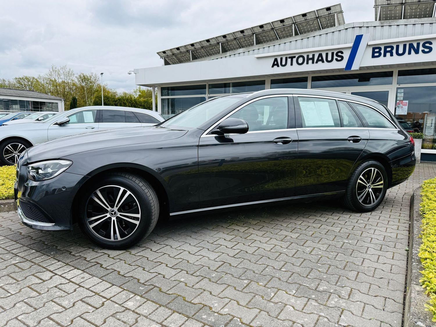 Fahrzeugabbildung Mercedes-Benz E 220 T d AVANTGARDE, MBUX Premium, RFK, Totw, L