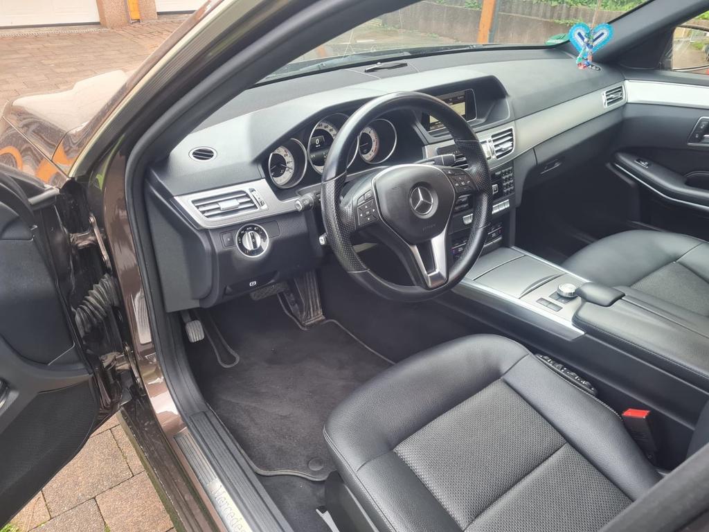 Mercedes-Benz E 220