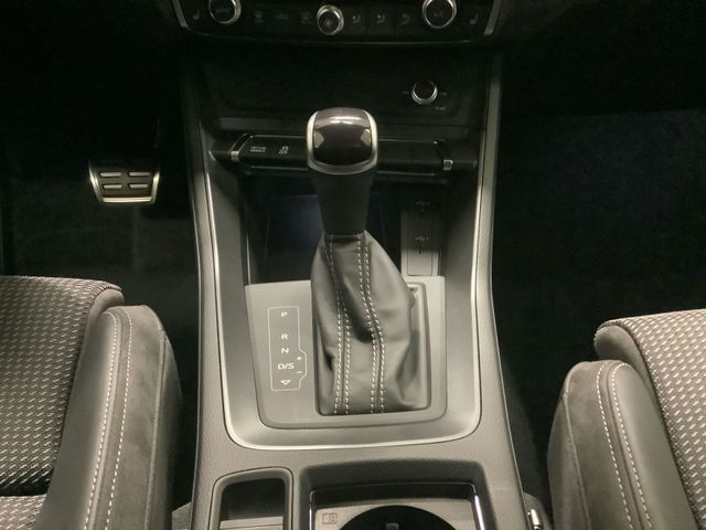 Q3 S line 45 TFSI e S tronic,LED,Navi Plus,S-lin