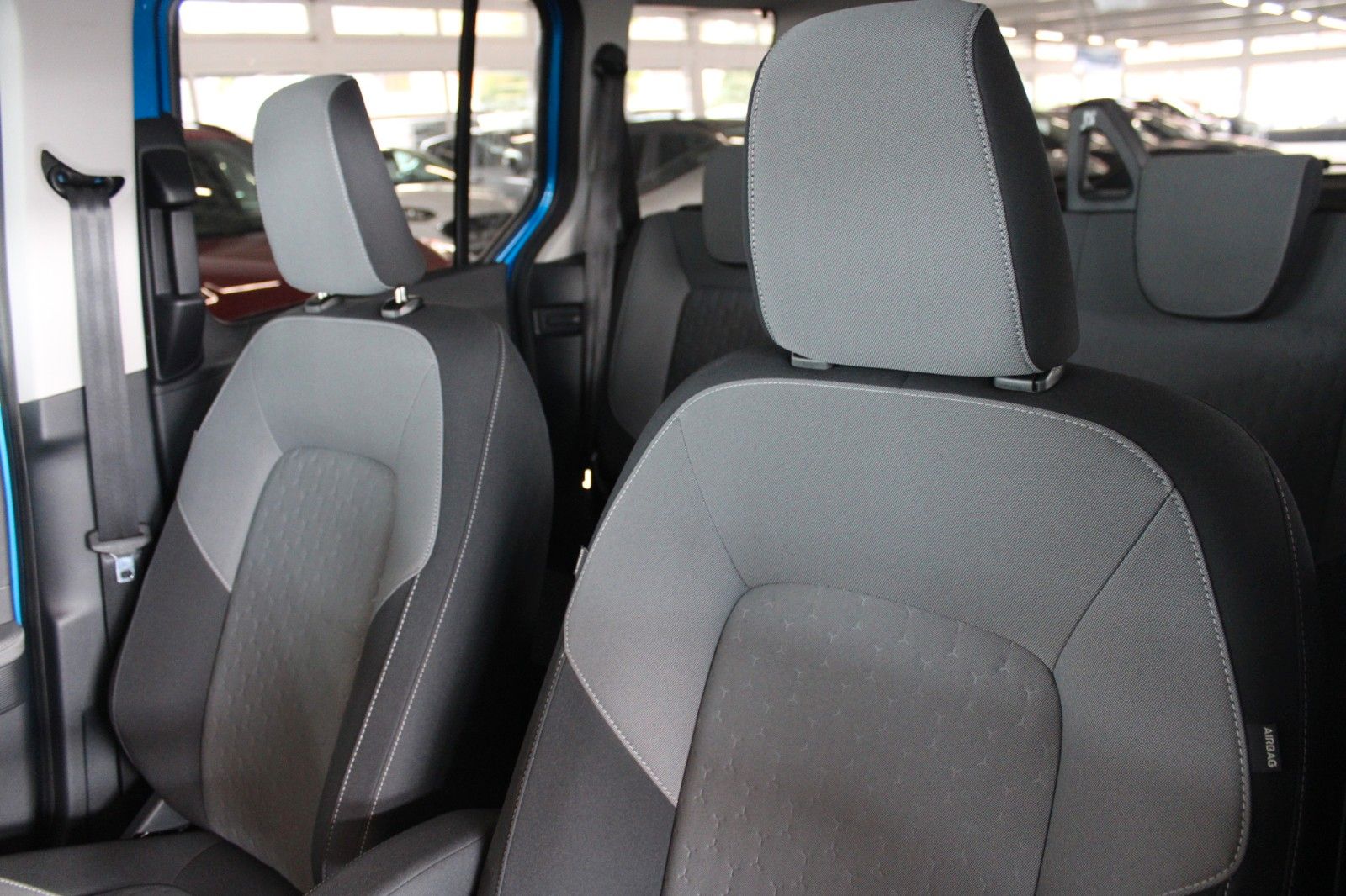 Fahrzeugabbildung Ford Tourneo Courier Titanium Automatik FahrerAssPak