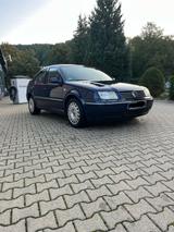 Volkswagen Bora 1.4 Pacific Pacific - blaue Volkswagen Bora