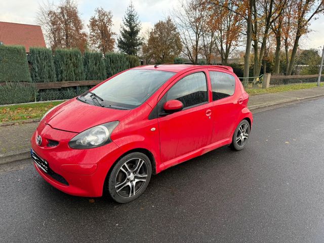 Toyota Aygo Voll fahrbereit Gartenkamp 8. ...