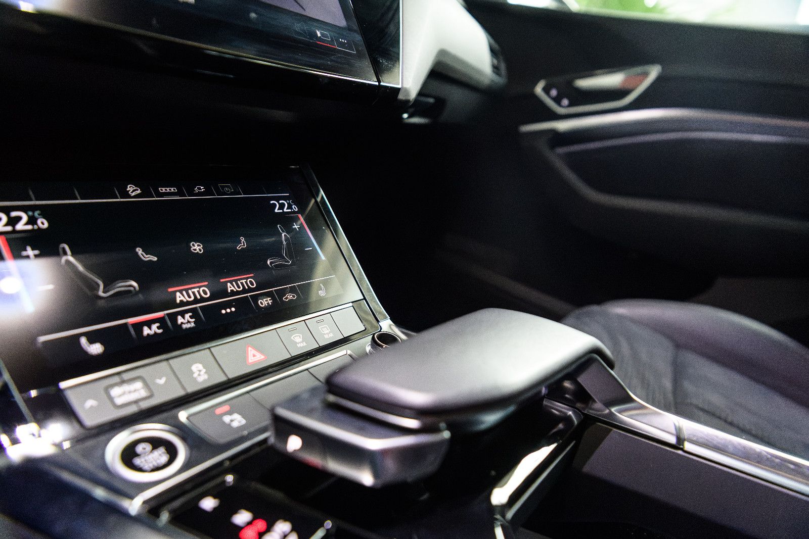 Fahrzeugabbildung Audi e-tron 55 quattro S line NAVI+LED+SZH