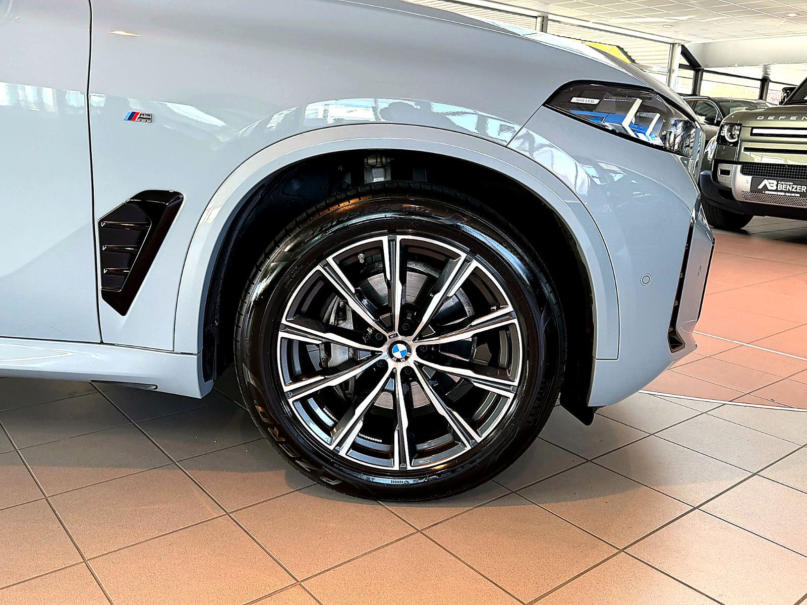 Fahrzeugabbildung BMW X5 30 d xDrive M Sport/HEAD-UP/360°/SOUND/AMBIEN