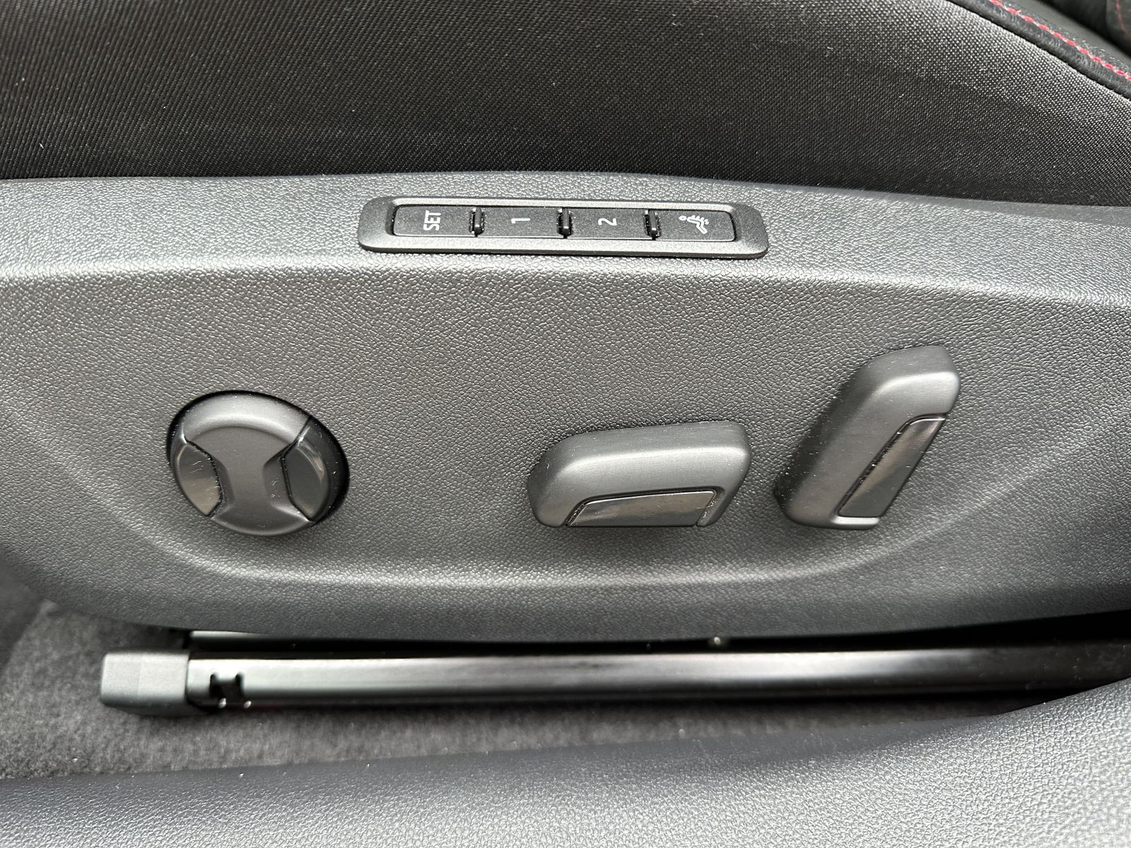 Fahrzeugabbildung SKODA Octavia 2.0 TDI DSG RS NAV+LED+KAM+VCOCK+HUD+DCC