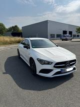 Mercedes-Benz CLA 250e AMG Line Night Paket - 1. Hand gepflegt - mit Hybrid-Antrieb: Sportwagen
