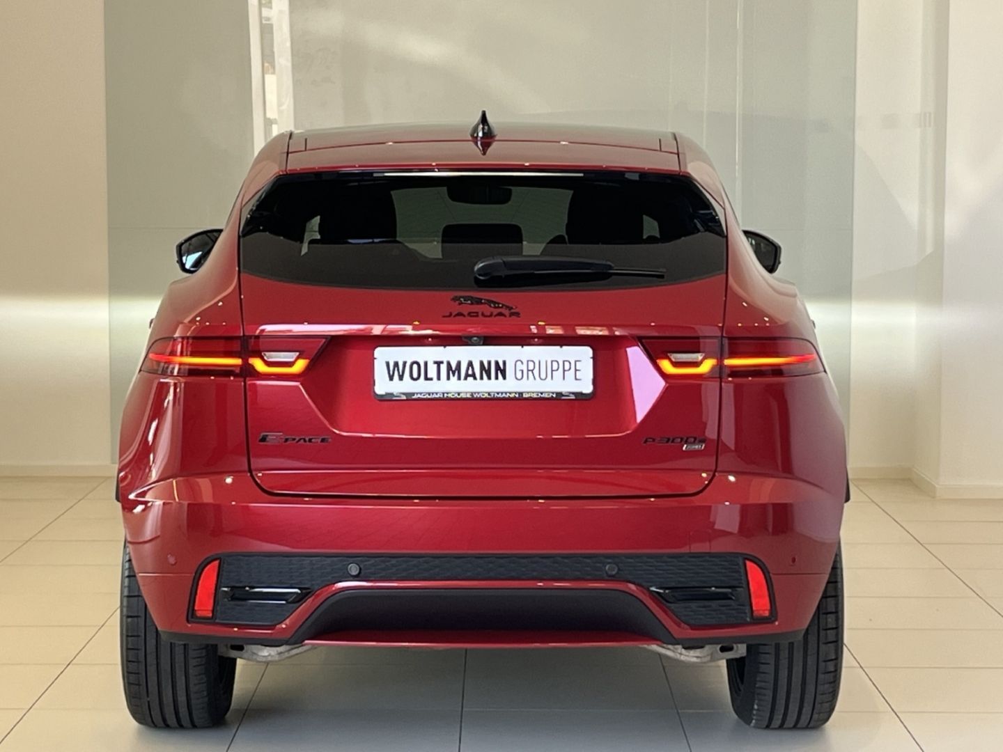 Fahrzeugabbildung Jaguar E-Pace P300e R-Dynamic HSE Plug-In Hybrid HUD  P