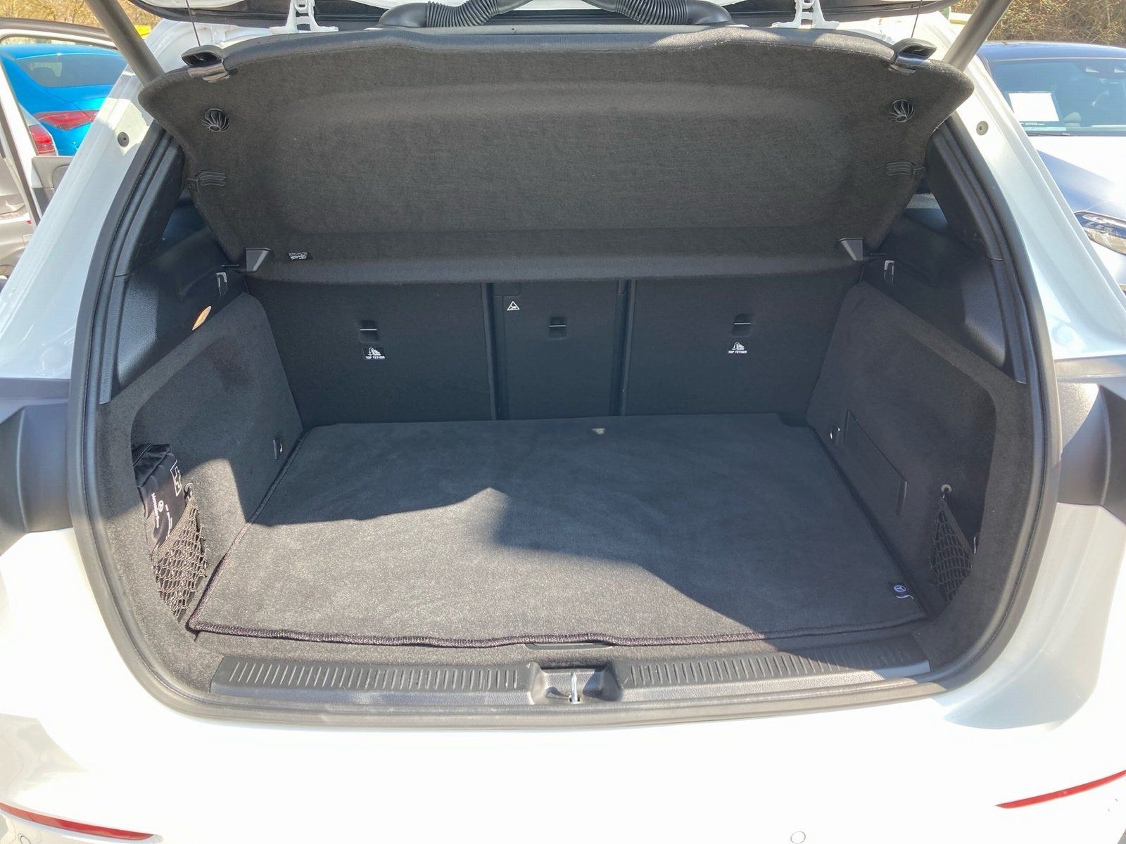Fahrzeugabbildung Mercedes-Benz B 200 AMG Line*AHK*LED*Kamera*Easy-Pack*SHZ*