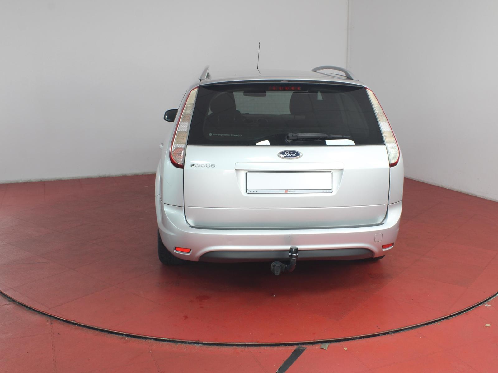 Ford Focus 2010 — photo 33