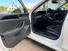 VW Passat Variant Elegance/ IQ DRIVE/ Apple CarPlay