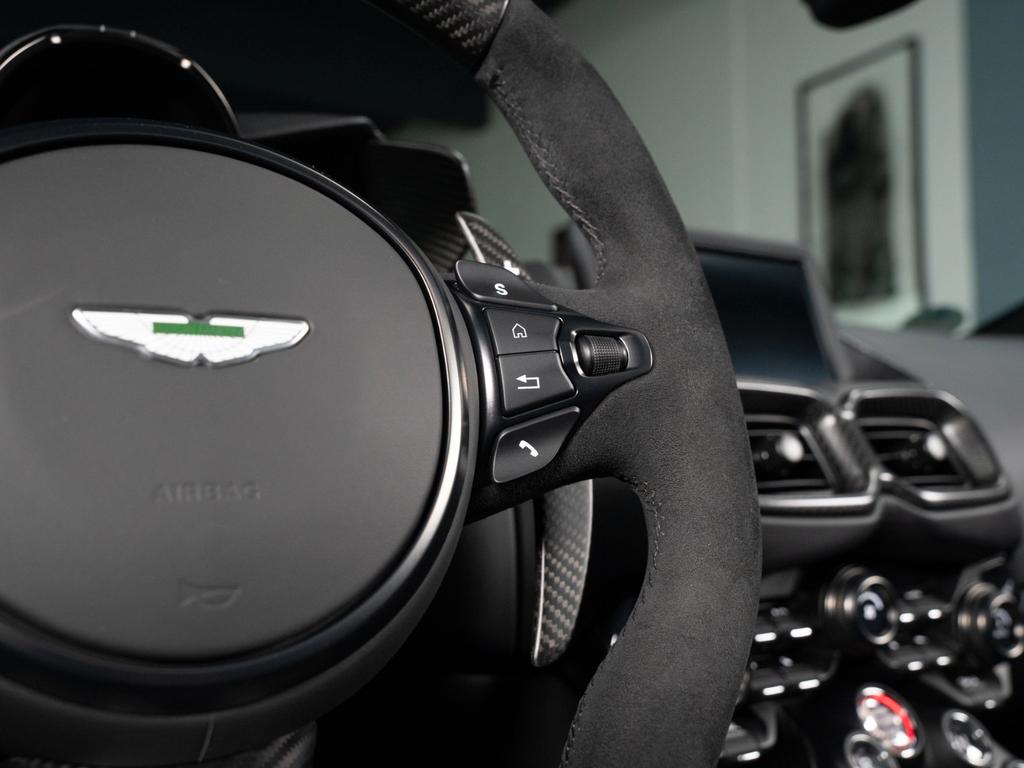 Aston Martin V12 Vantage