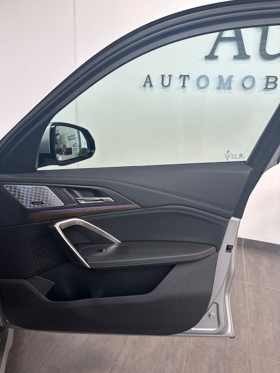 Fahrzeugabbildung BMW X1 xDrive20d M-Sport NAV+LED+PANO+AHK+SHZ