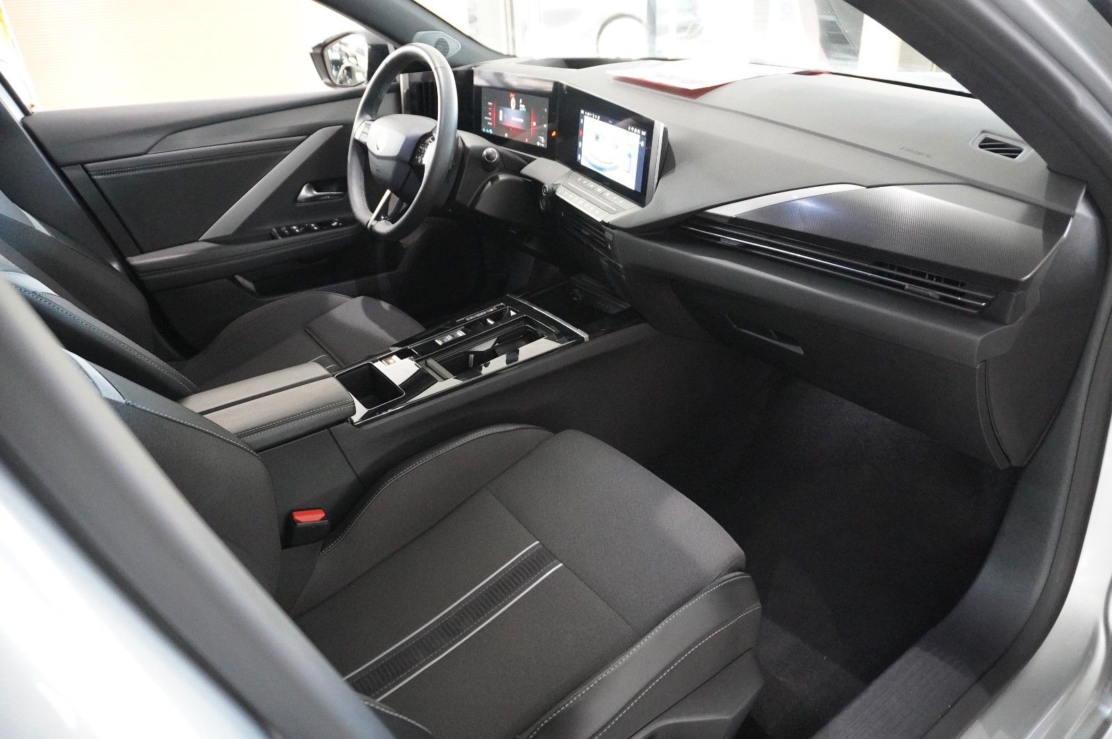 Fahrzeugabbildung Opel Astra L Lim. 1.6 HYBRID GS SPORT NAVI/360°/SPORT