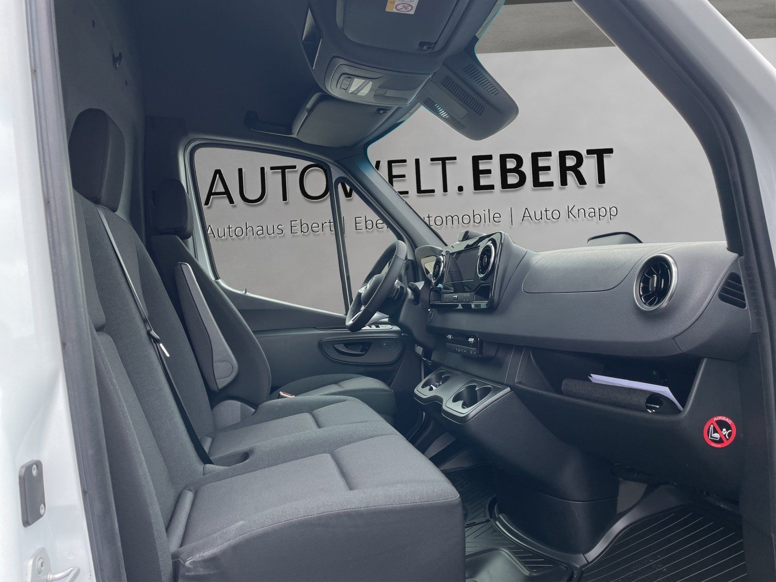 Fahrzeugabbildung Mercedes-Benz eSprinter 320 KA HolzFu RüFa MBUX WinterPaket