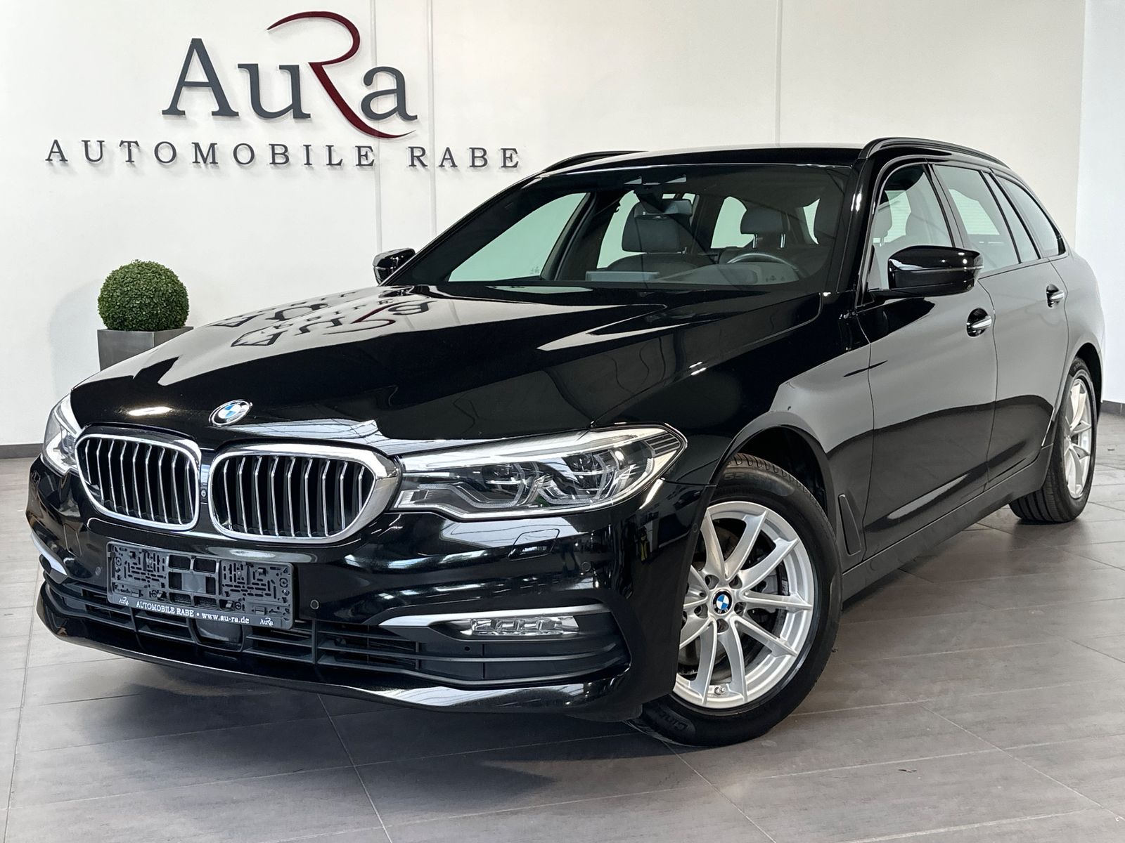 Fahrzeugabbildung BMW 520d xDrive Touring NAV+LED+SHZ+HEAD-UP+ACC+H&K