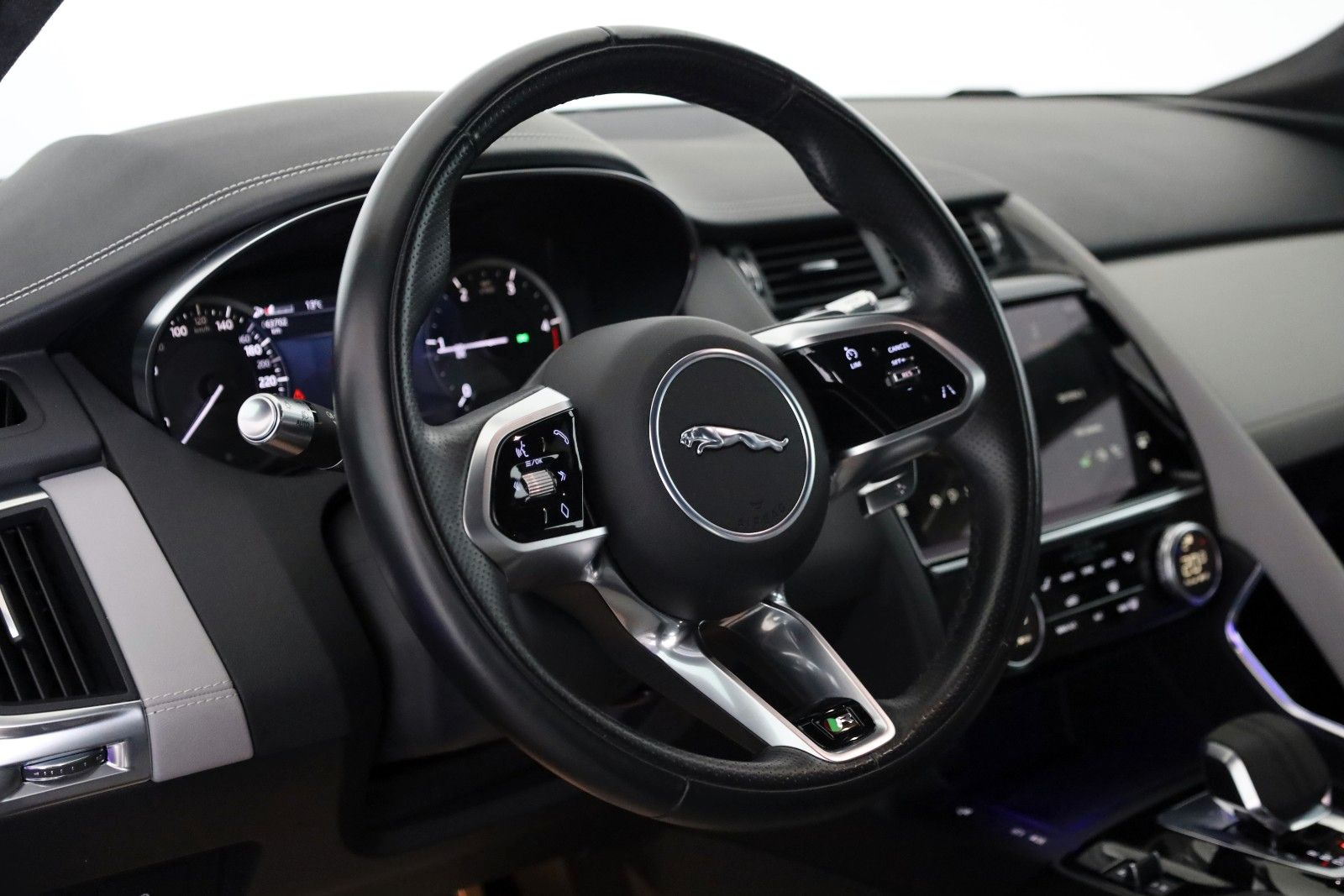 Fahrzeugabbildung Jaguar E-Pace R-Dynamic SE AWD,Navi,Kamera,ACC,AHK+WR