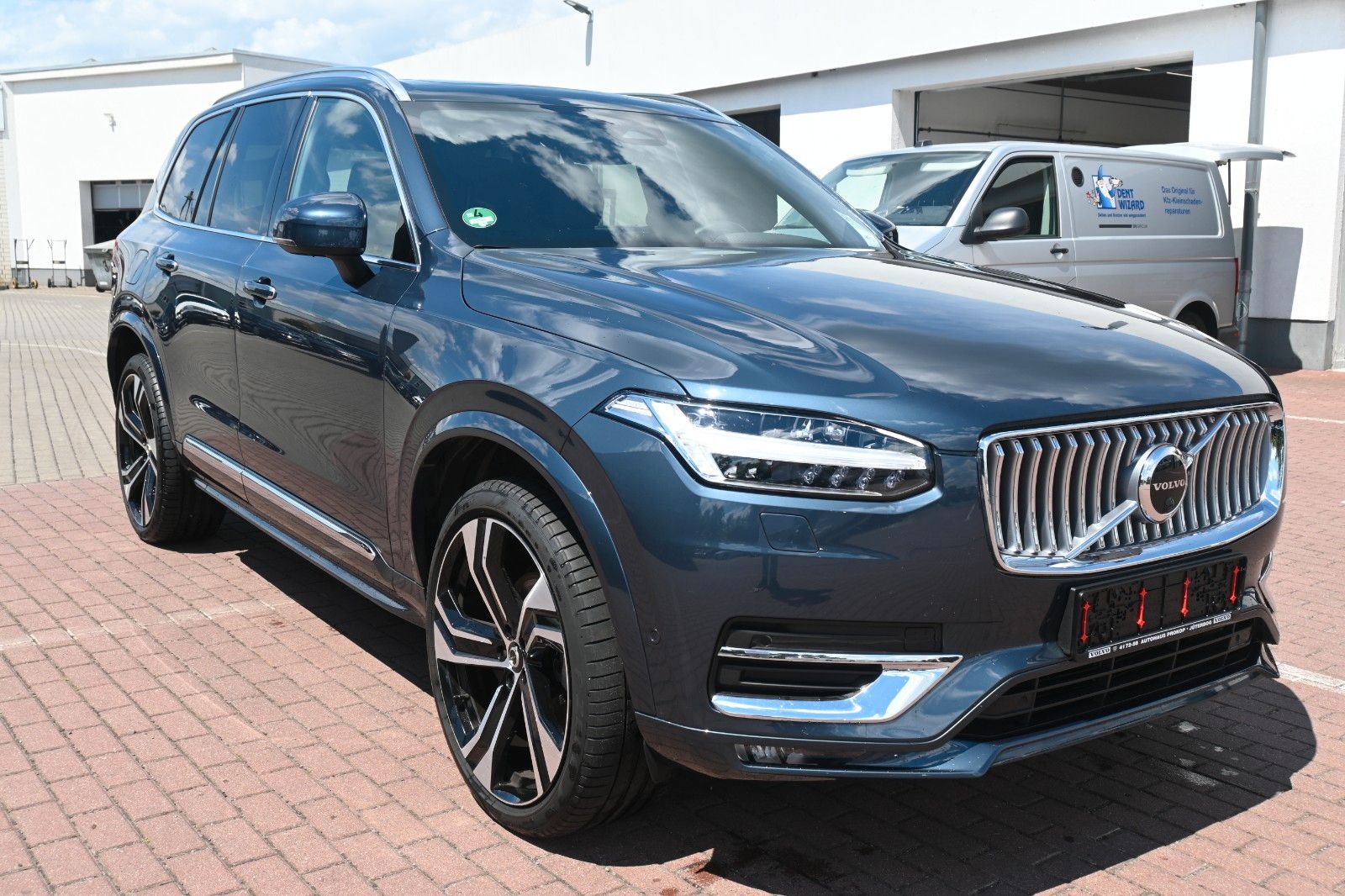 Fahrzeugabbildung Volvo XC90 B5 PlusBright*360*H/K*STHZ*LUFT*AHK*7S*PANO