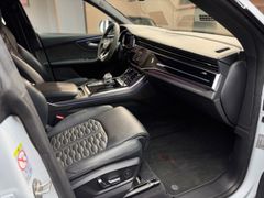 AUDI RSQ8*KERAMIK*305kmh*MASSAGE*B&O*HEADUP*PANO*AHK*