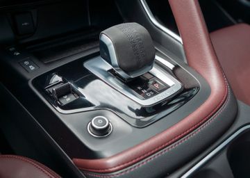 Fahrzeugabbildung Jaguar E-PACE R-DYN. SE AWD BLACK-PACK PANO|HUD|KAMERA