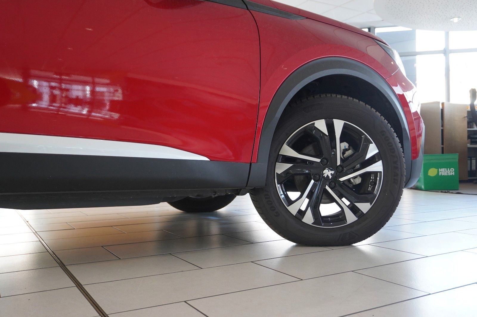 Fahrzeugabbildung Peugeot 2008 1.2T ALLURE AT NAVI/LED/KAMERA/SHZ/VIRT.