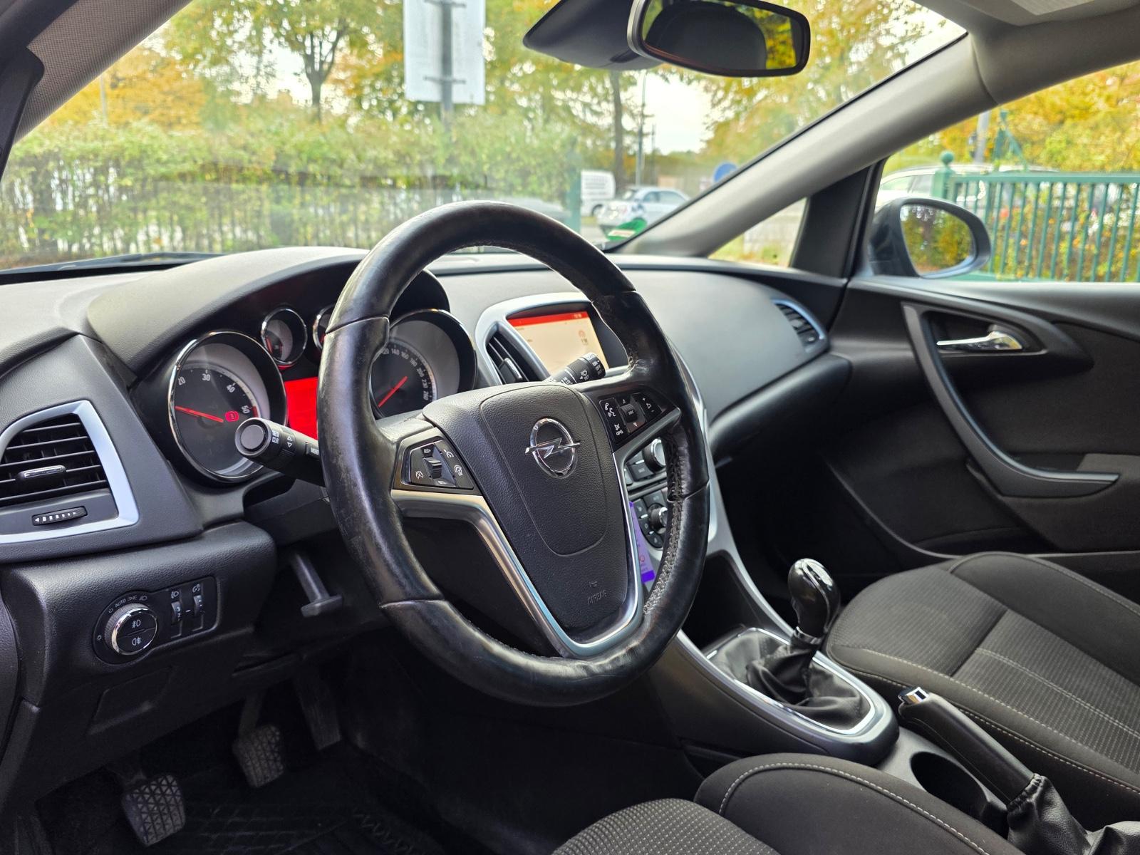Opel Astra 2015 — photo 12