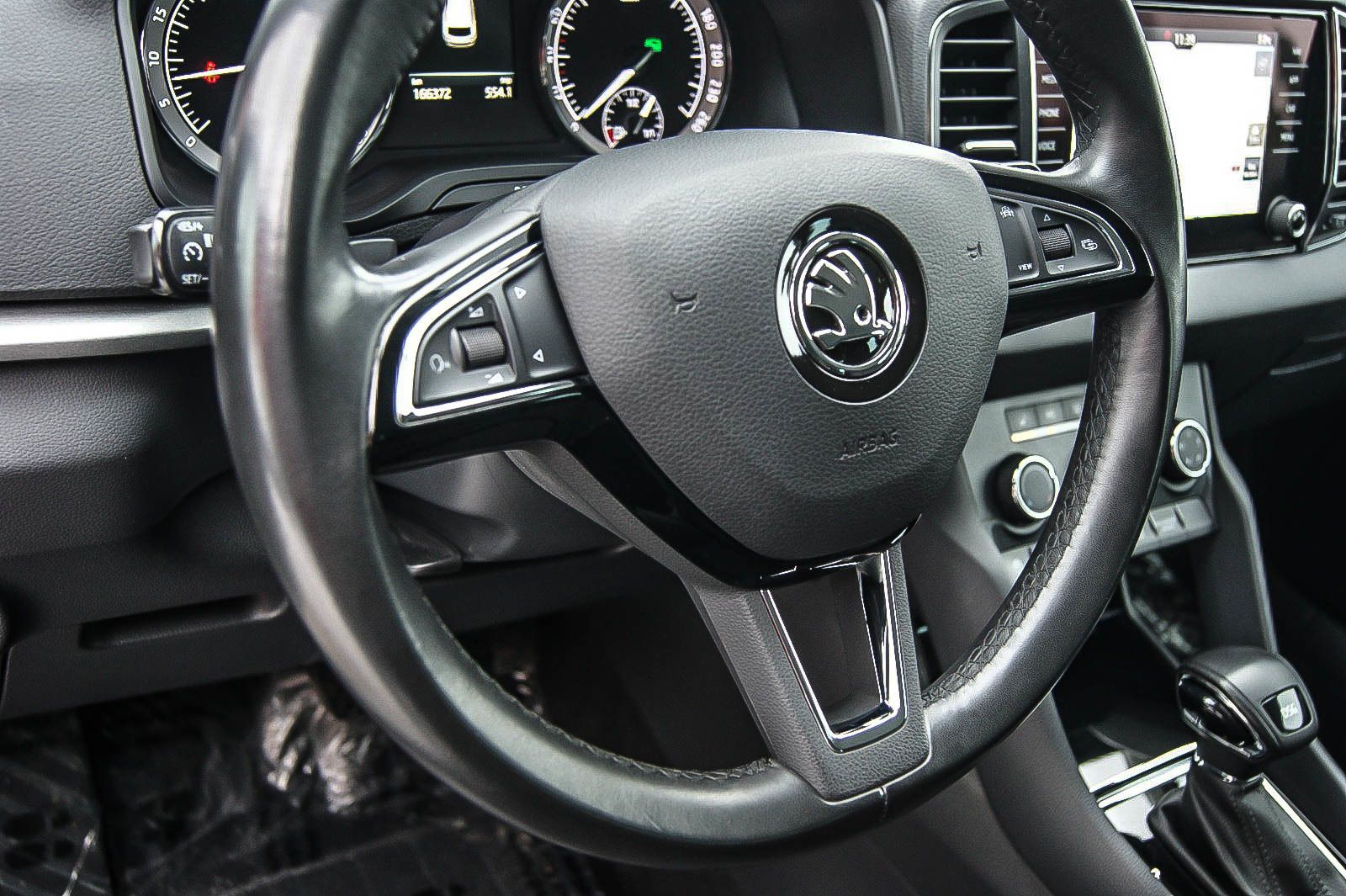 Fahrzeugabbildung SKODA Karoq 16TDI DSG Ambition ANHÄNGERKUPPLUNG 1.HAND