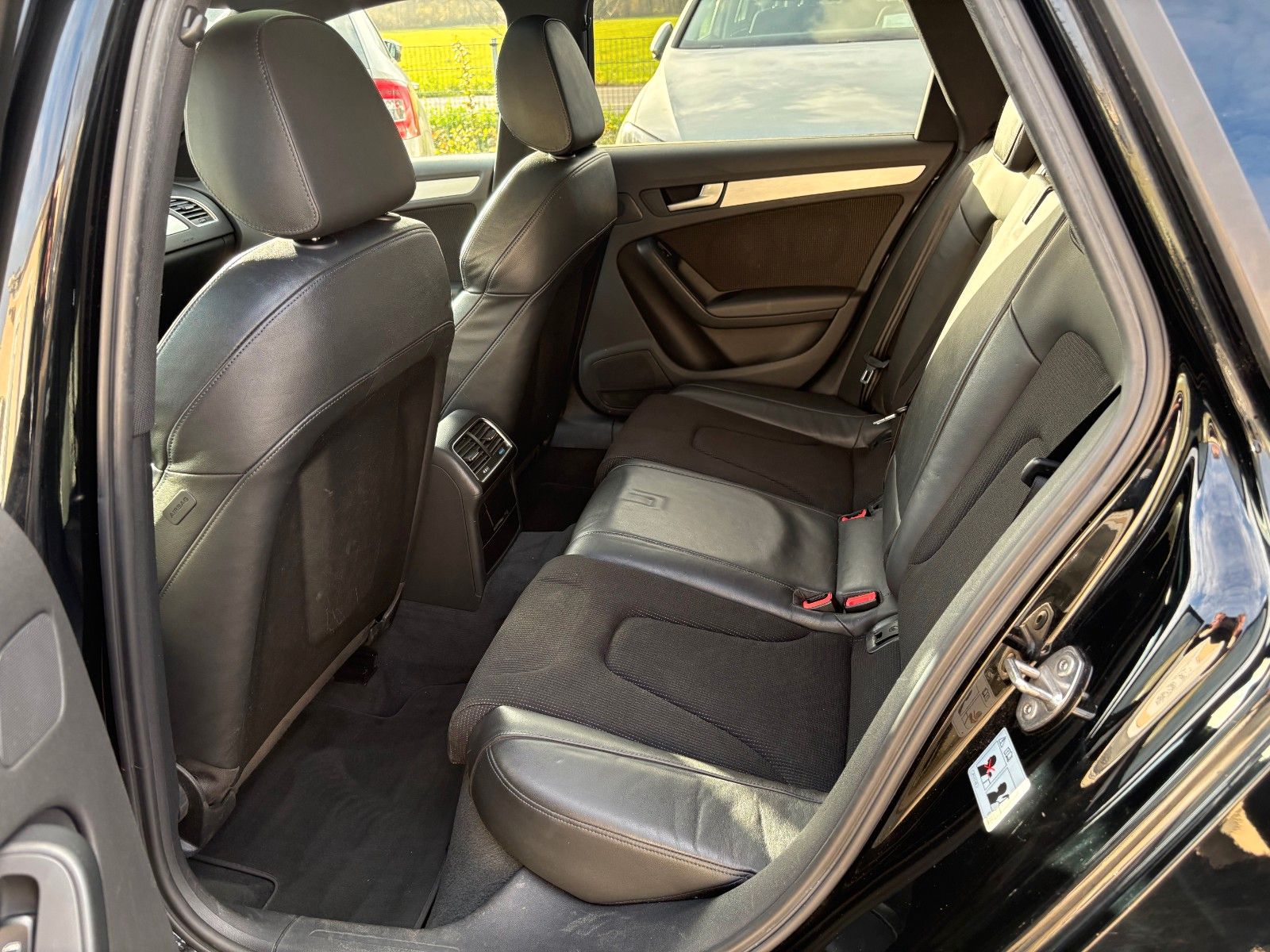 Fahrzeugabbildung Audi A4 Avant 2.0 TDI Aut. S LINE SPORTPAKET plus Nav