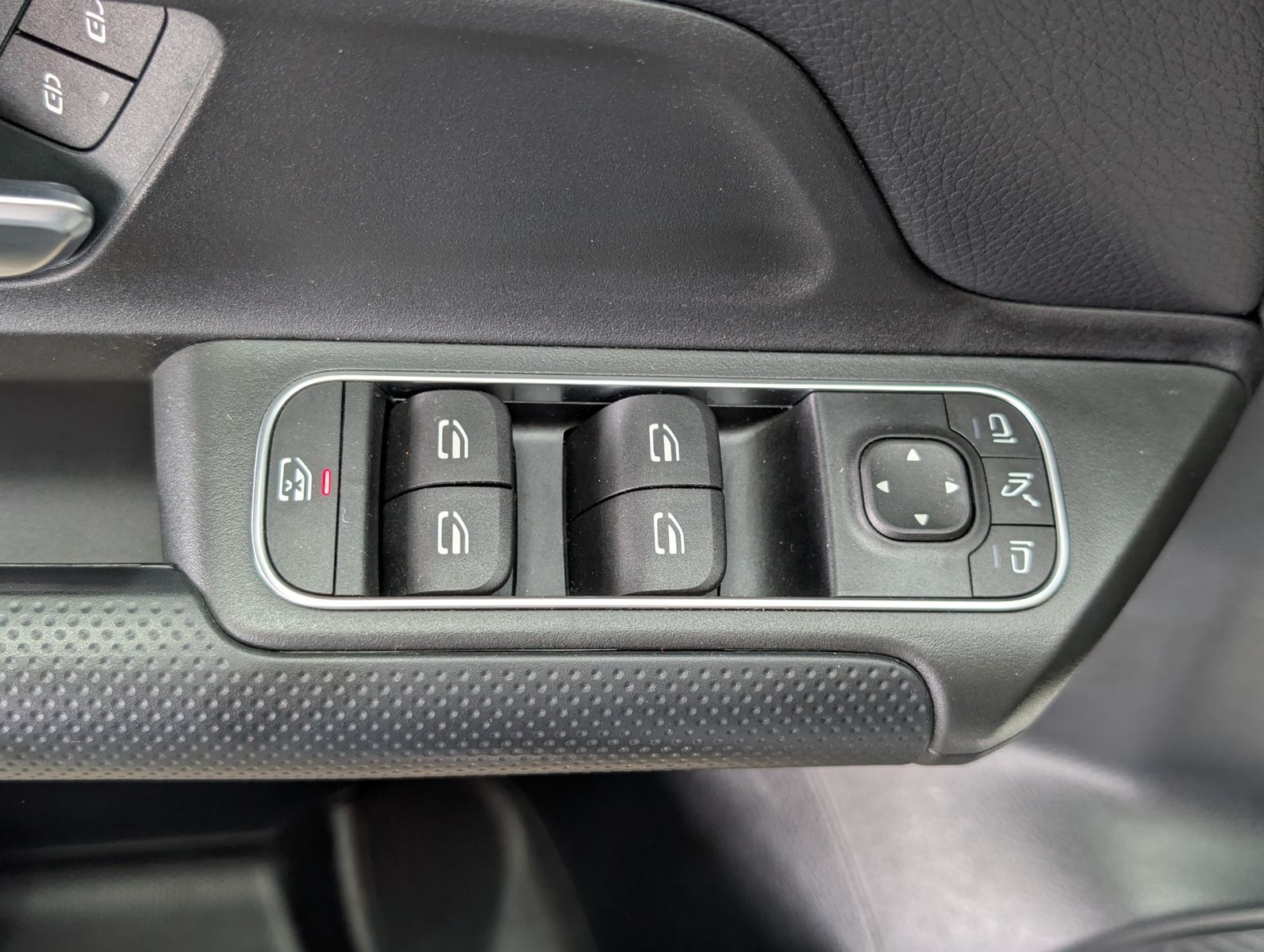 Fahrzeugabbildung Mercedes-Benz GLB 220 d MBUX LEDER VIRT APP KAM LED SHZ ALU