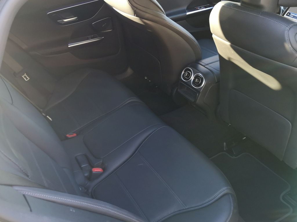 MERCEDES-BENZ C-Class 2023