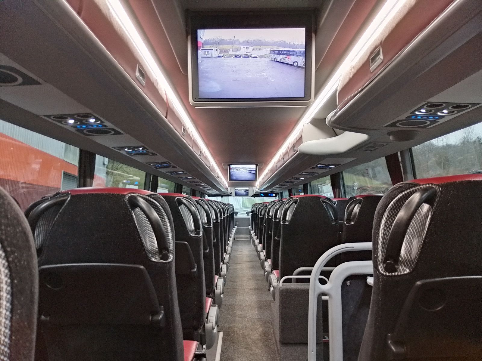 VANHOOL  2018 - Image 39 of 50