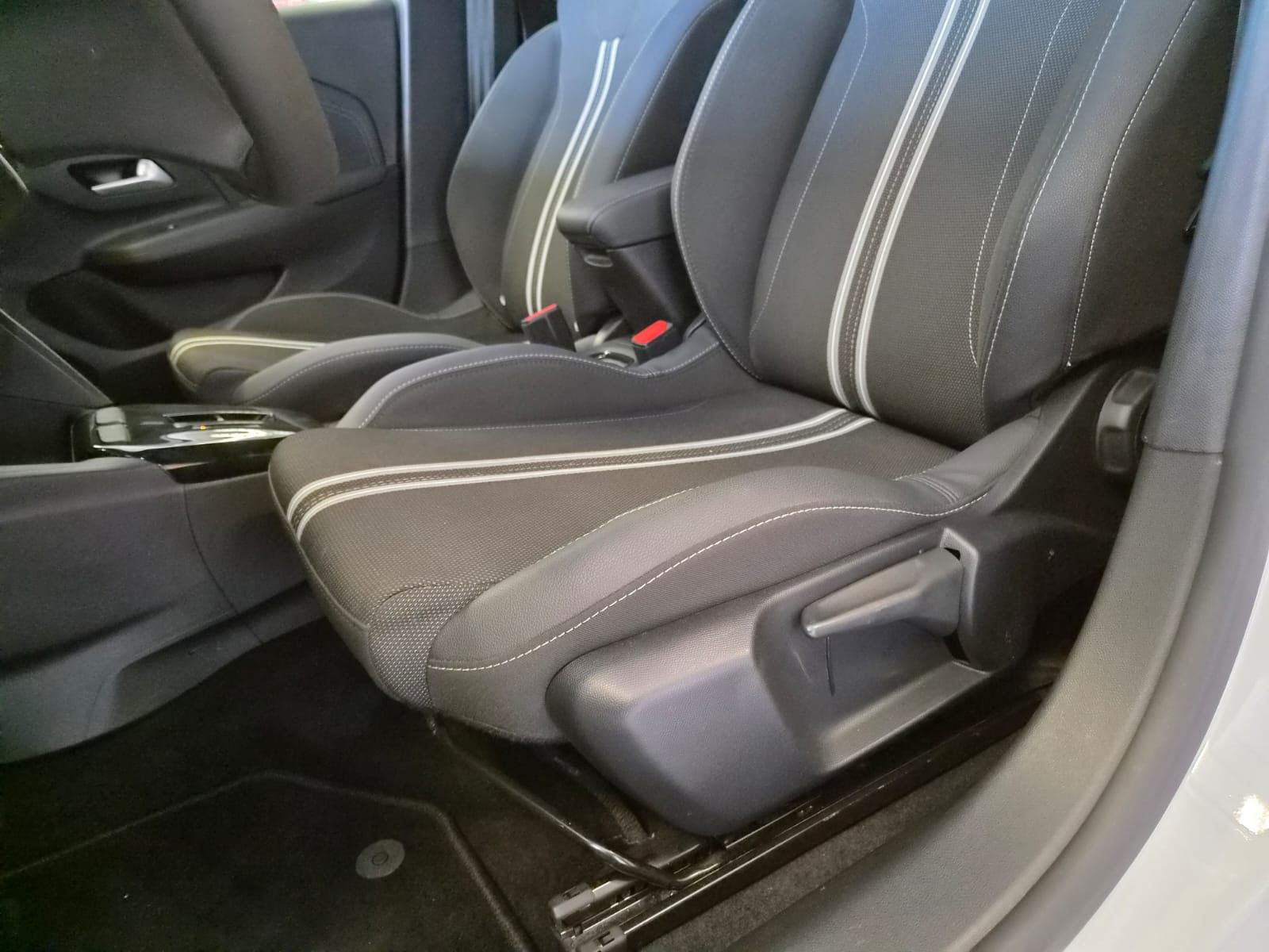 Fahrzeugabbildung Opel Corsa F GS / KAMERA/NAVI/CARPLAY/6TKM