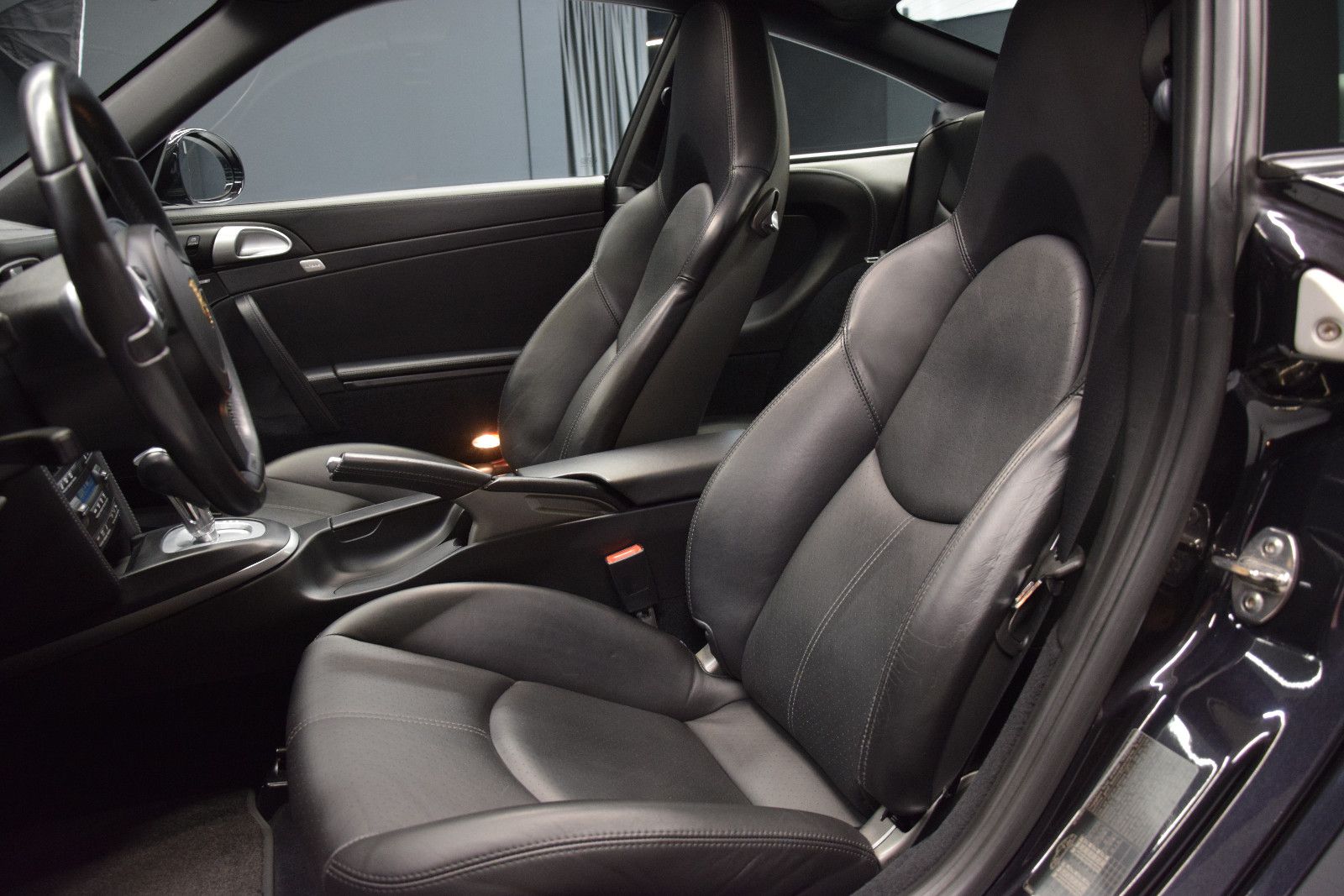 Fahrzeugabbildung Porsche 911 Carrera 4 S Coupe Leder Navi PDC SSD 19 ``