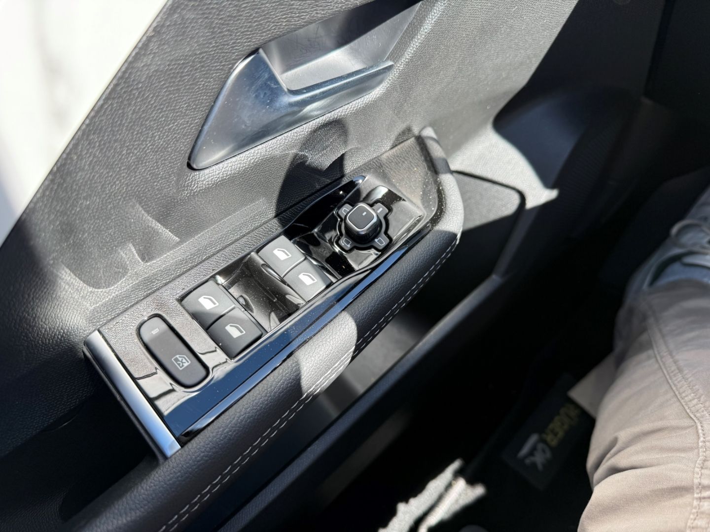 Fahrzeugabbildung Opel Astra L Elegance mit SHZ+LHZ+Kamera
