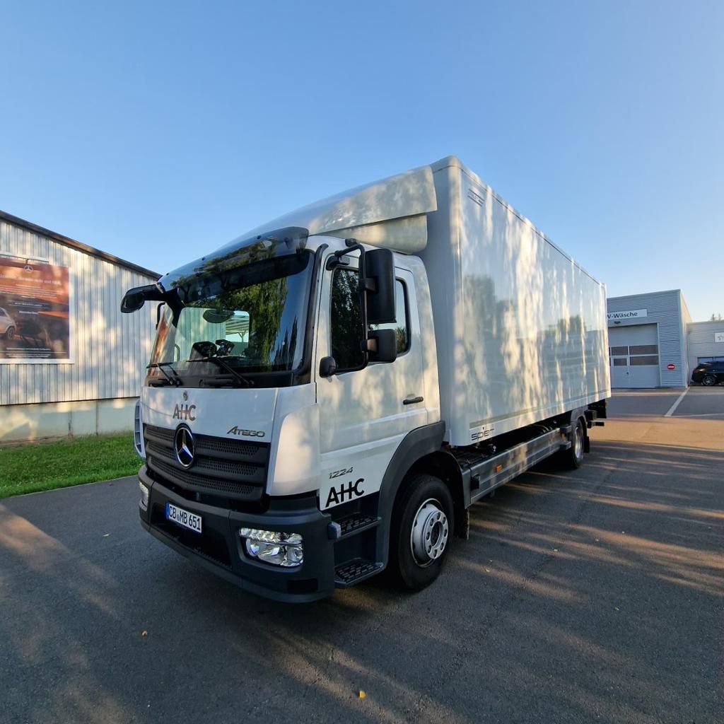 Fahrzeugabbildung Mercedes-Benz Atego 1224 L Spier Koffer mit BÄR LBW 1500 kg