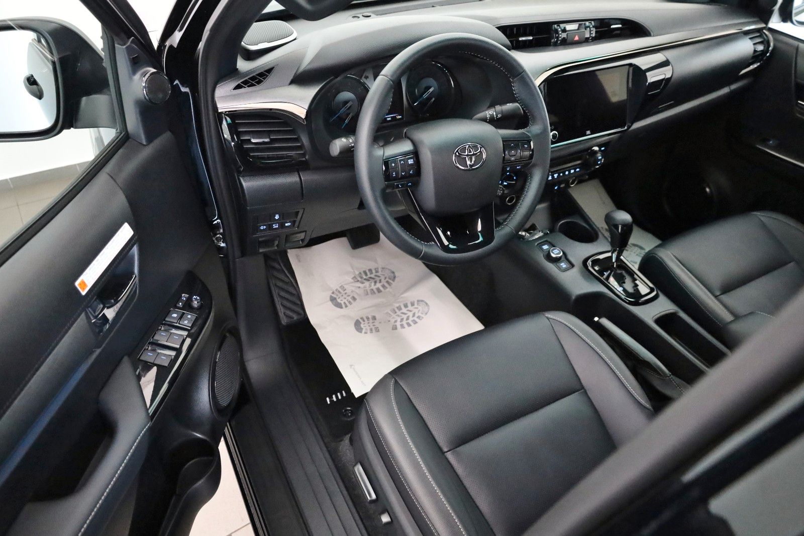 Fahrzeugabbildung Toyota Hilux Double Cab Invincible 4x4,Navi,Kamera,AHK