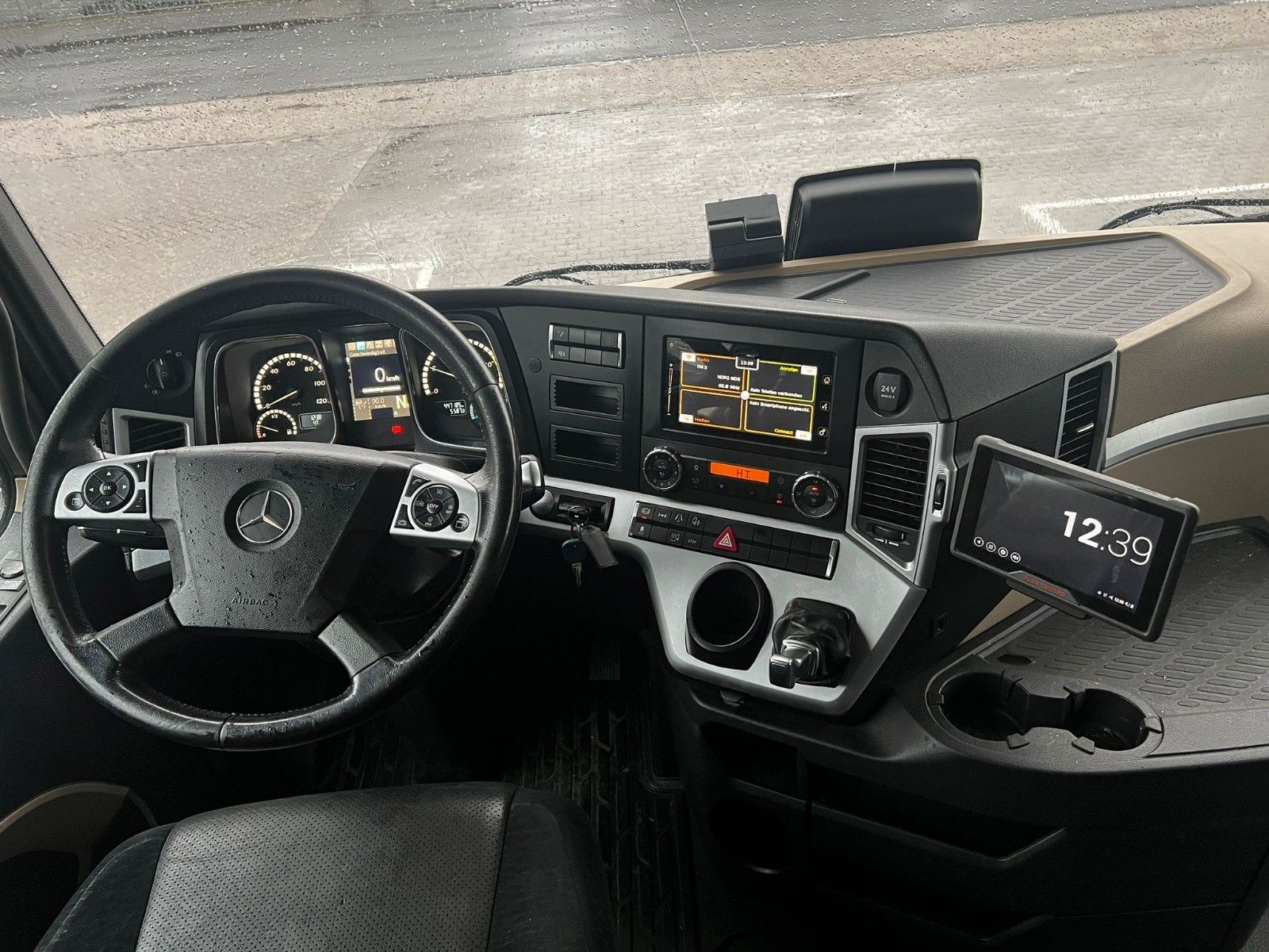 Fahrzeugabbildung Mercedes-Benz Actros 1846 SZM 4x2 Standklima  Retarder