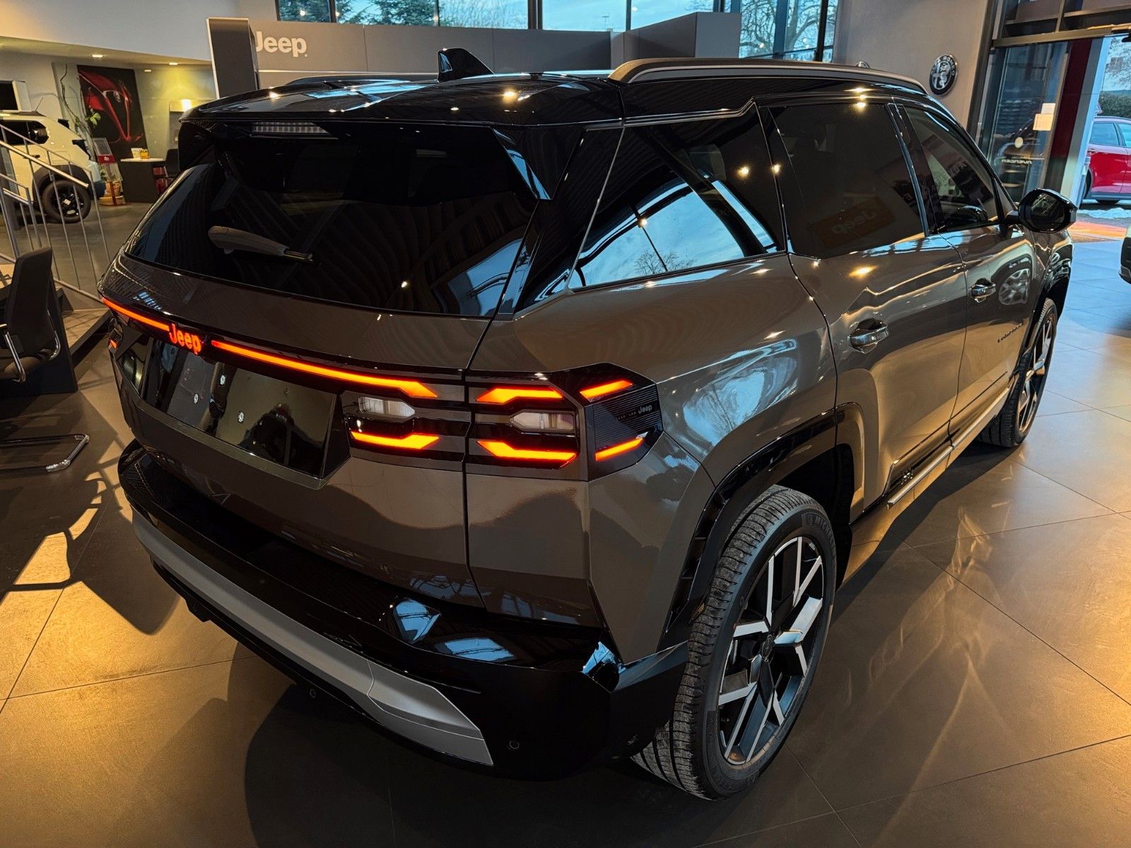 Fahrzeugabbildung Jeep Compass Elektro 74 kWh First Edition Pano 360°