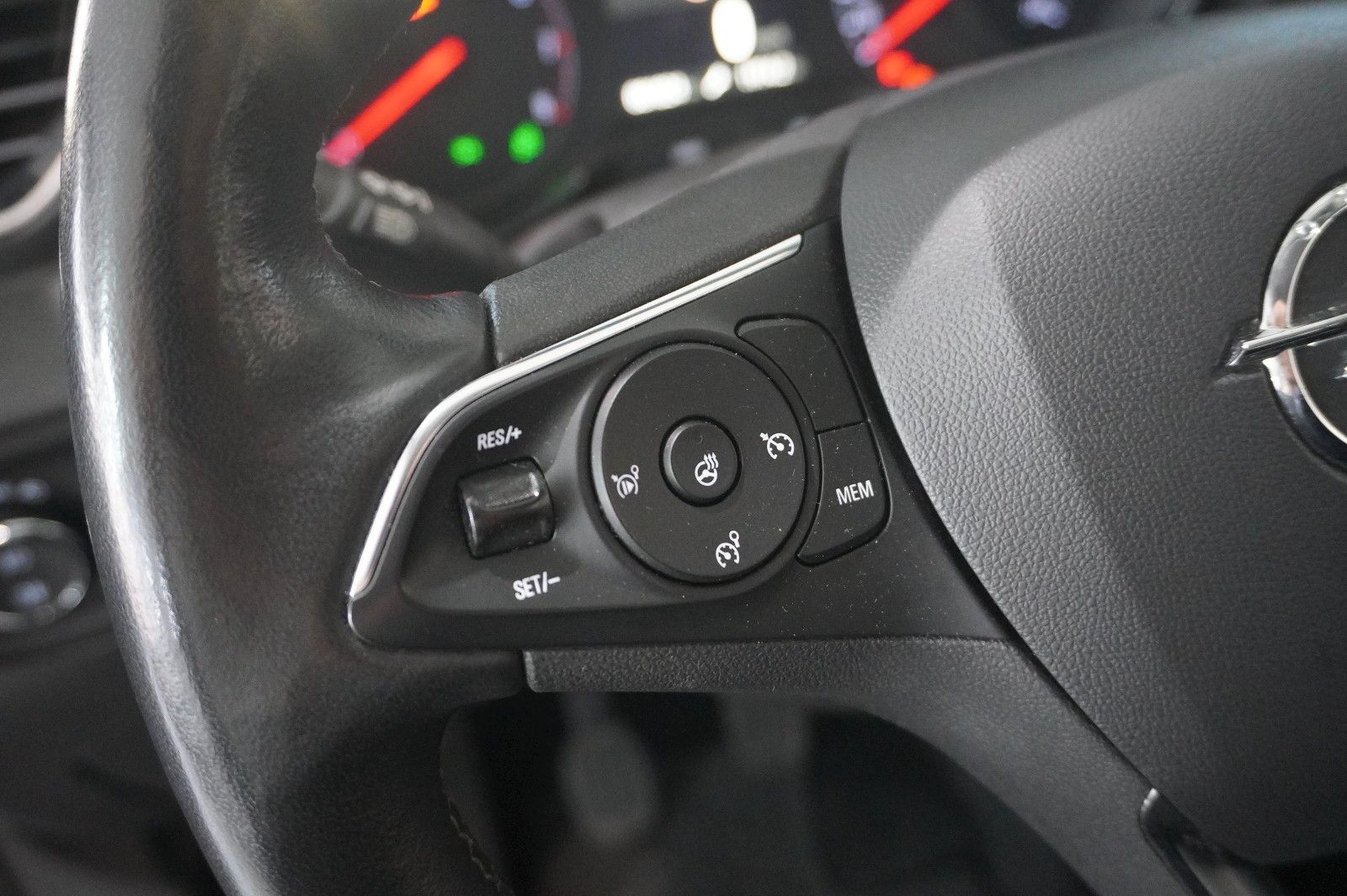 Fahrzeugabbildung Opel Grandland 1.5D ELEGANCE NAVI/LED/KAMERA/SPORT/SH