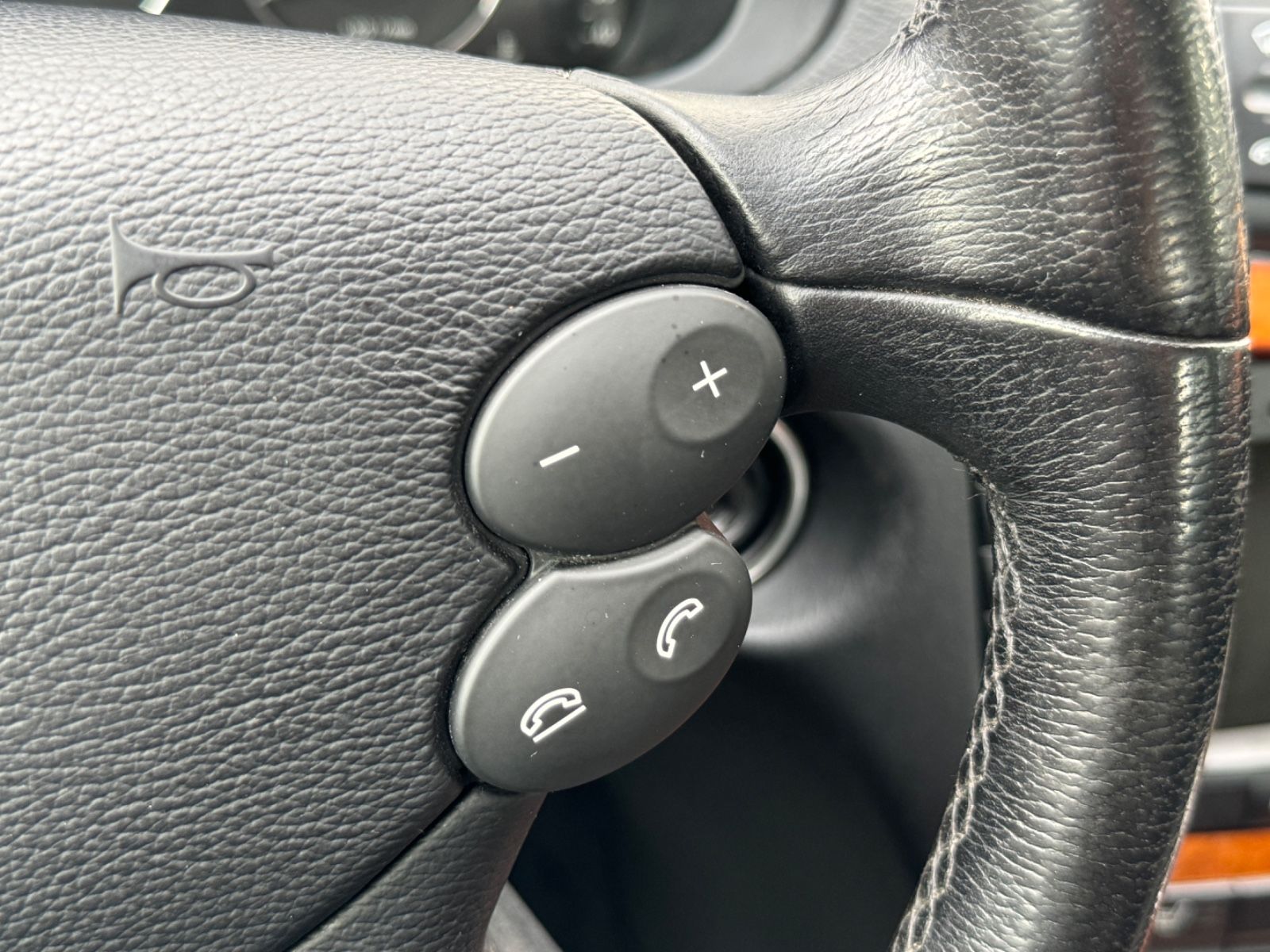 Fahrzeugabbildung Mercedes-Benz E 320 CDI Lim.  /Luftfahrwerk/Motorschaden