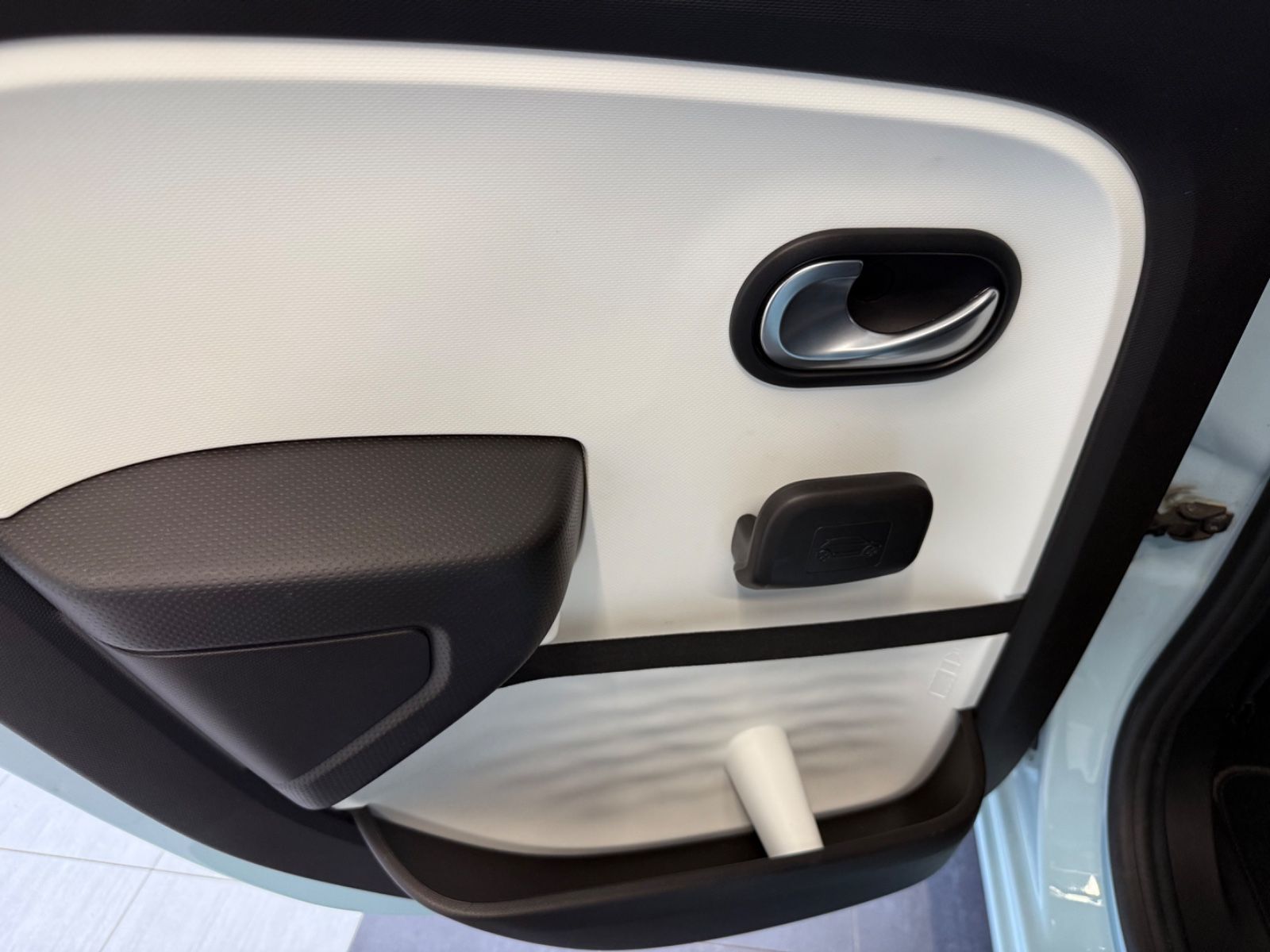 Fahrzeugabbildung Renault Twingo Techno Electric, Navi, Rückfahrkamera