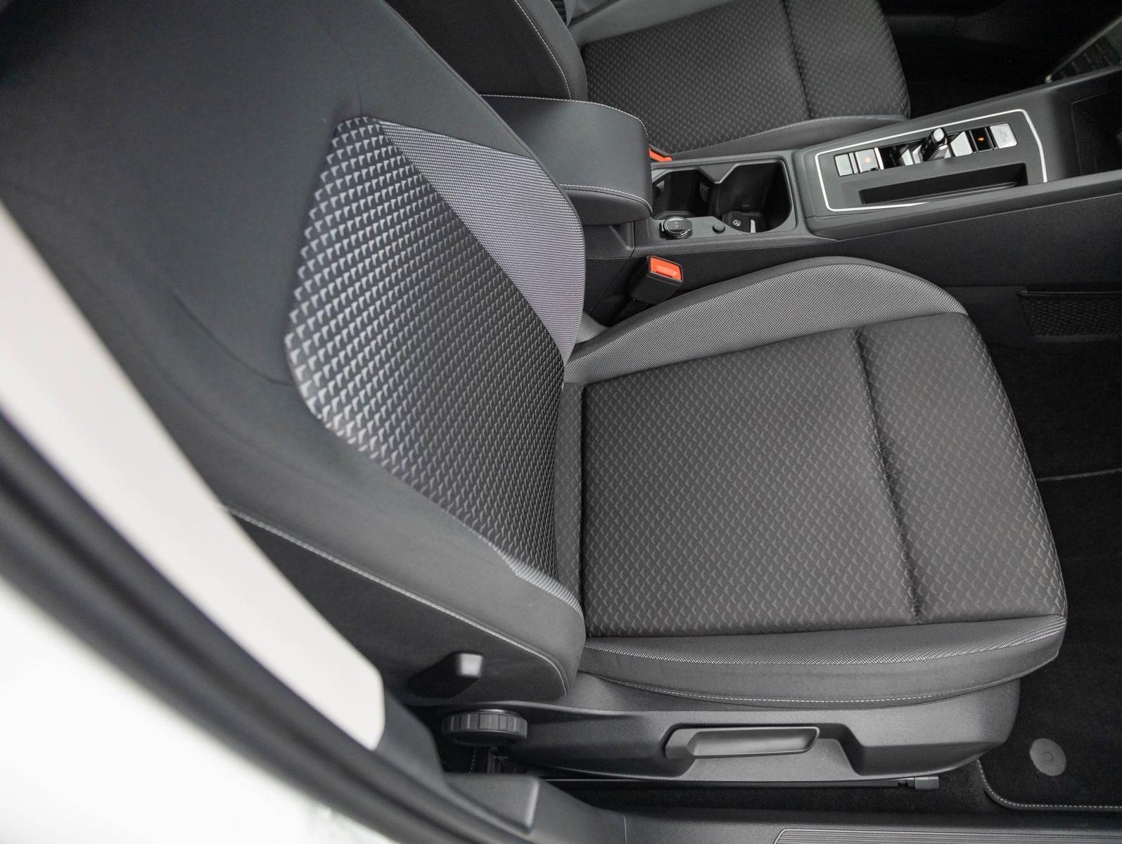 Volkswagen Golf VIII 1.5 eTSI "ACTIVE" DSG Navi LED Digital, миниатюра 16