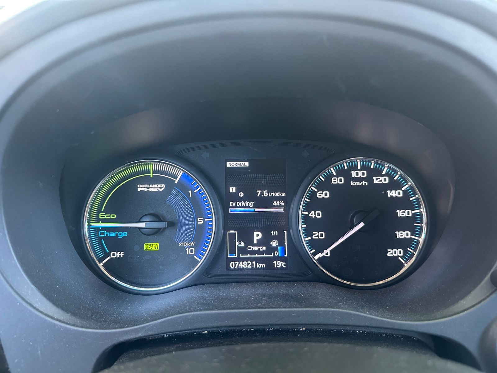 Fahrzeugabbildung Mitsubishi Outlander PHEV4WD*LED*TEMPO*CAM*PDC*SHZ