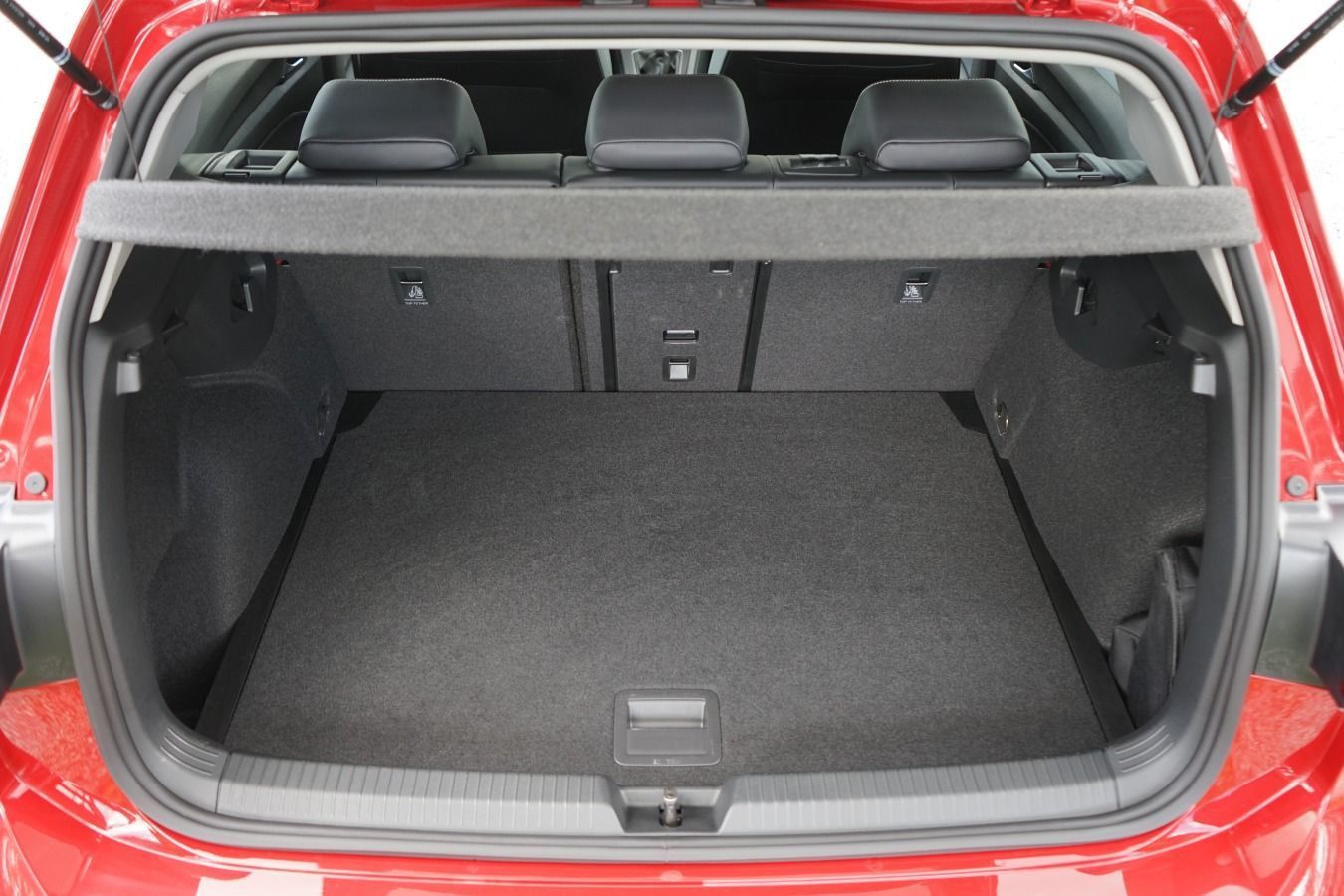 Volkswagen Golf VIII 1.5 TSI Goal LED ACC Rear View foto 5