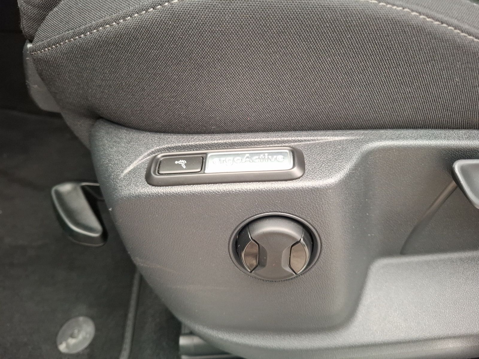 Fahrzeugabbildung Volkswagen Tiguan Allspace TDI Elegance DSG 4M Matrix Navi