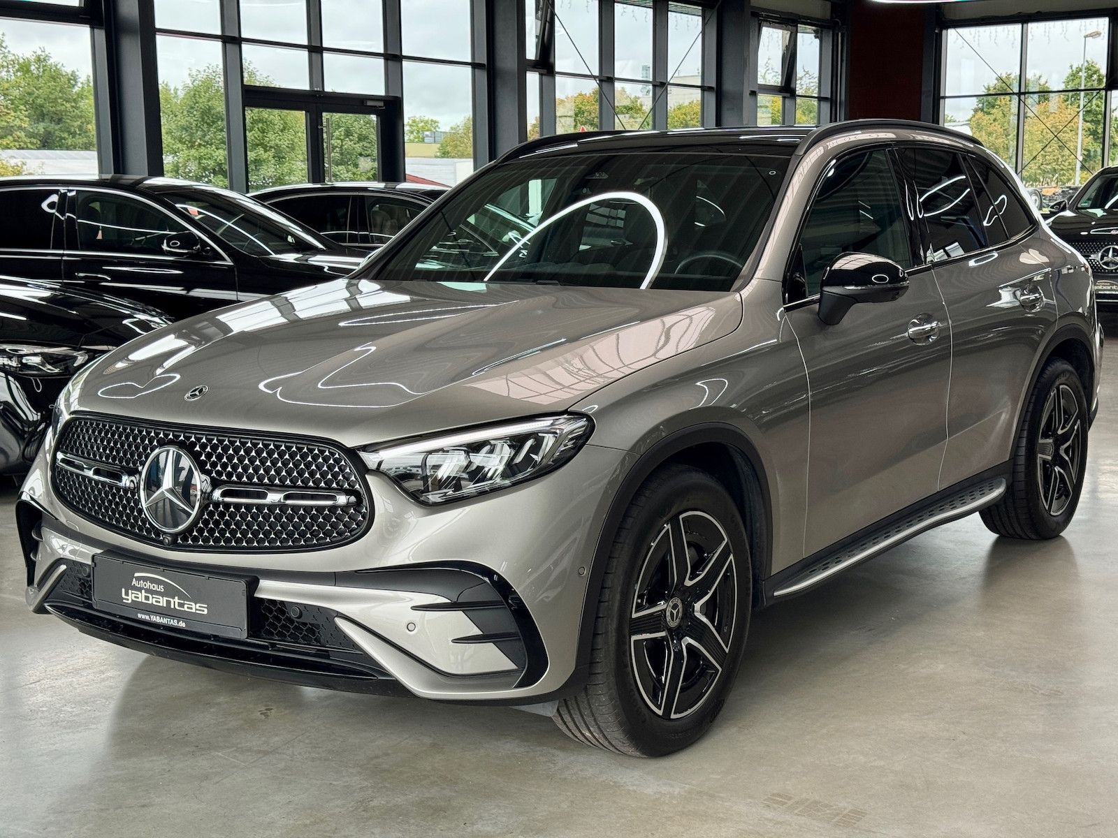 MERCEDES-BENZ GLC 300 d 4M AMG Night Pano Head-up 360°-K Distr