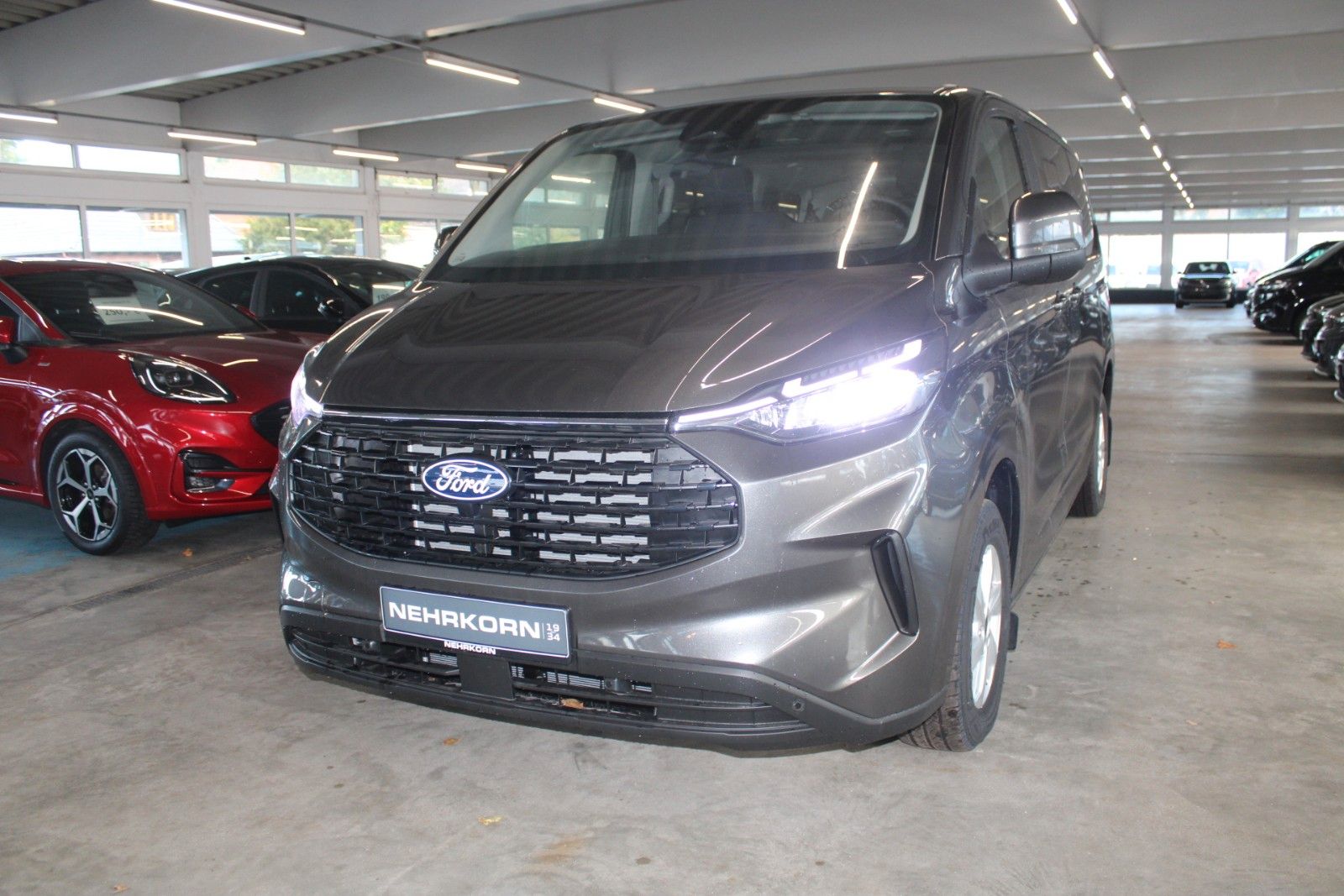 Fahrzeugabbildung Ford Tourneo Custom L1 TREND 8-Sitze LED NAVI CAM uvm