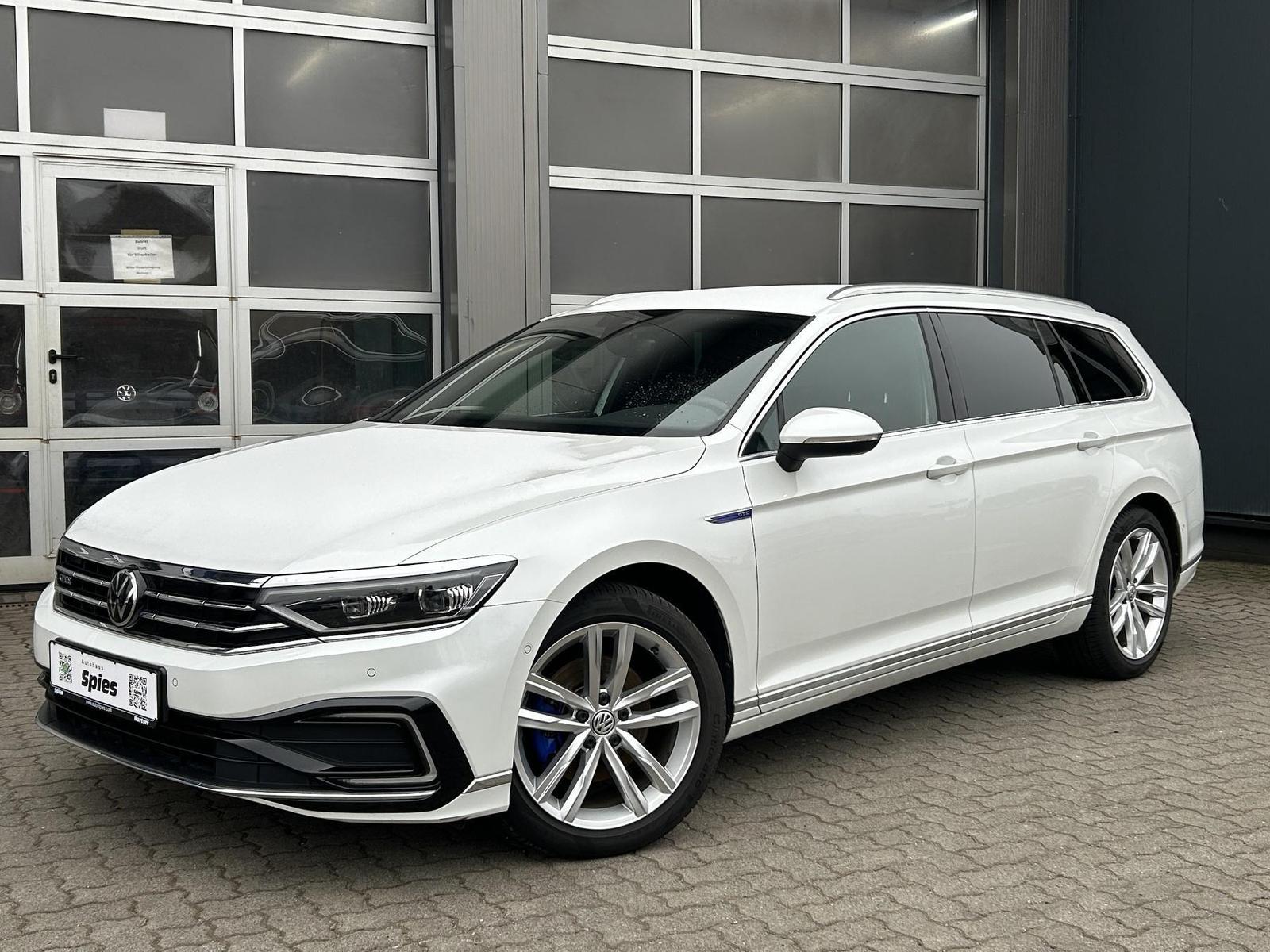 Volkswagen Passat Variant GTE AHK Matrix Standhzg. Alcantar